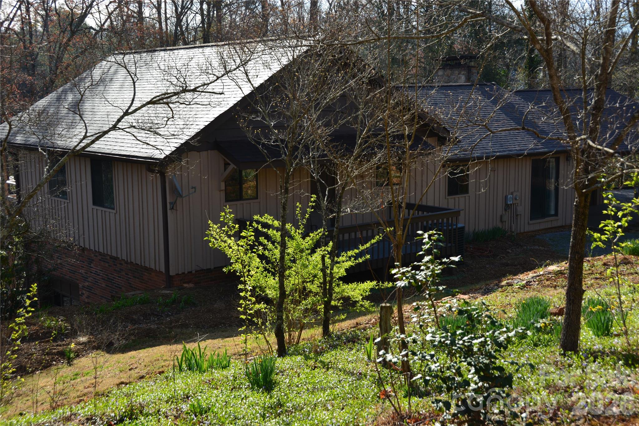 2305 Airport Road — Marion