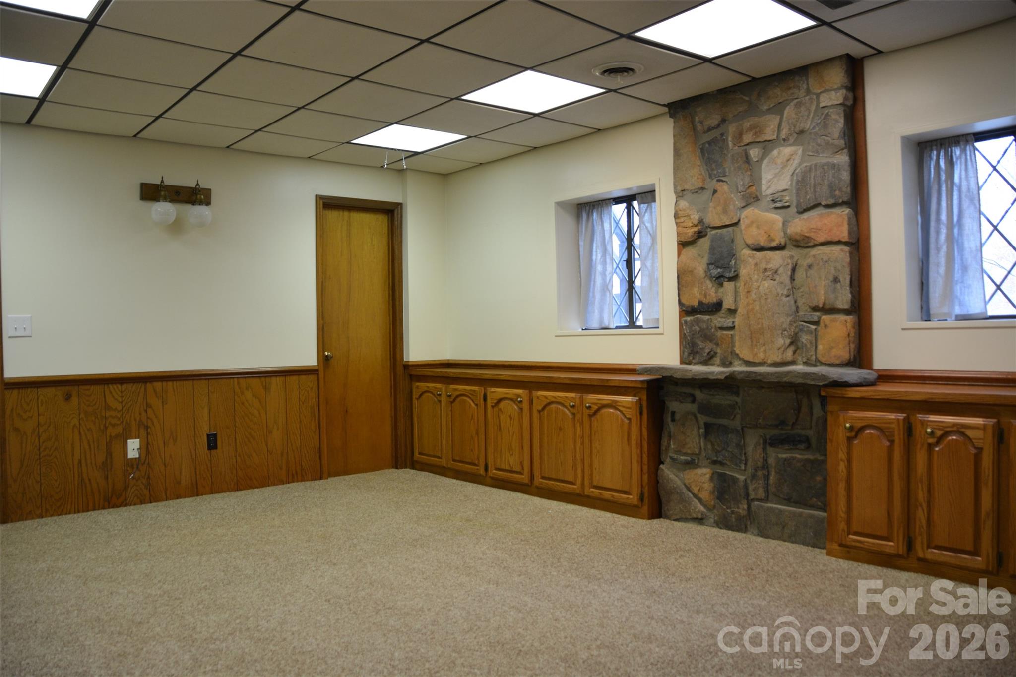2305 Airport Road — Marion
