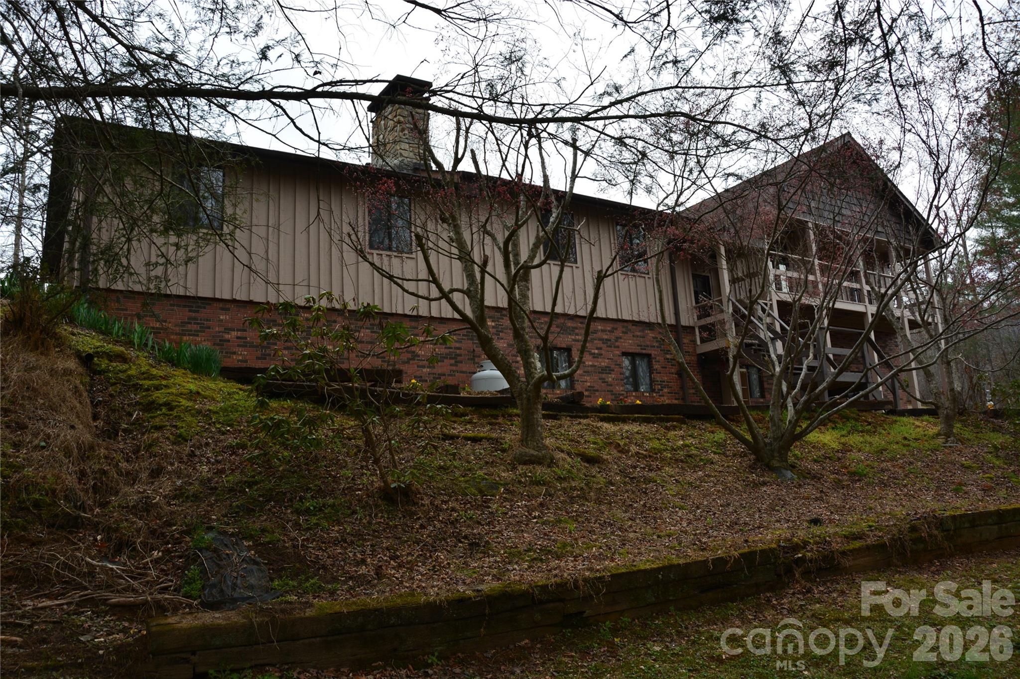 2305 Airport Road — Marion