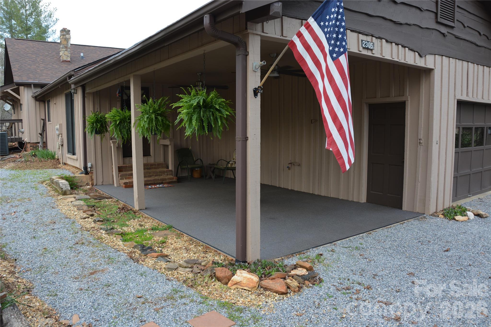 2305 Airport Road — Marion