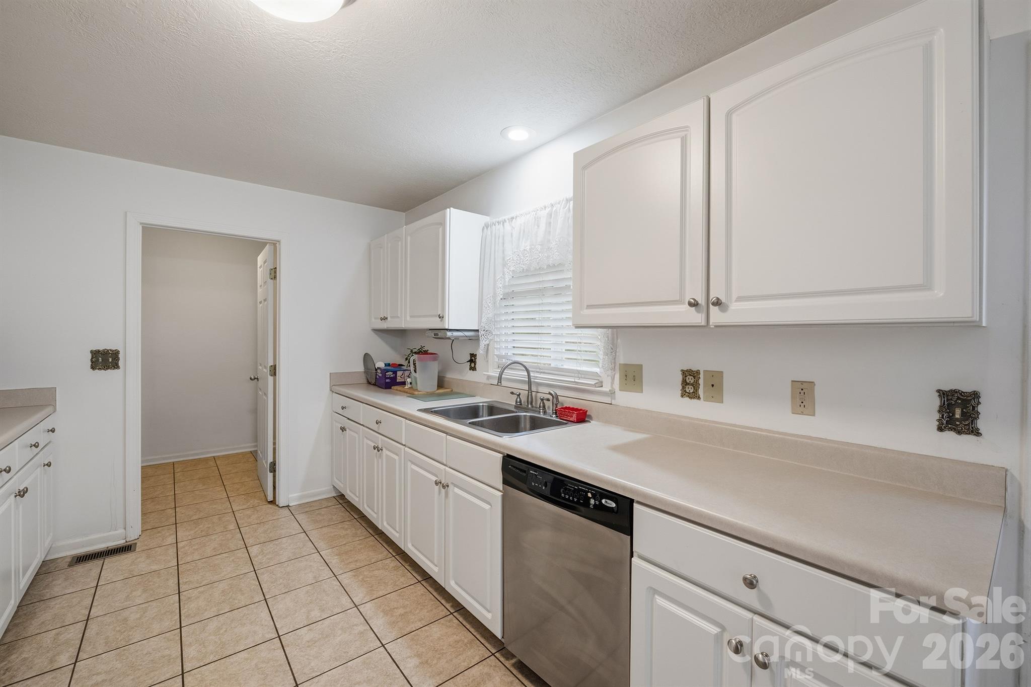5406 Winding Oak Drive — Hickory
