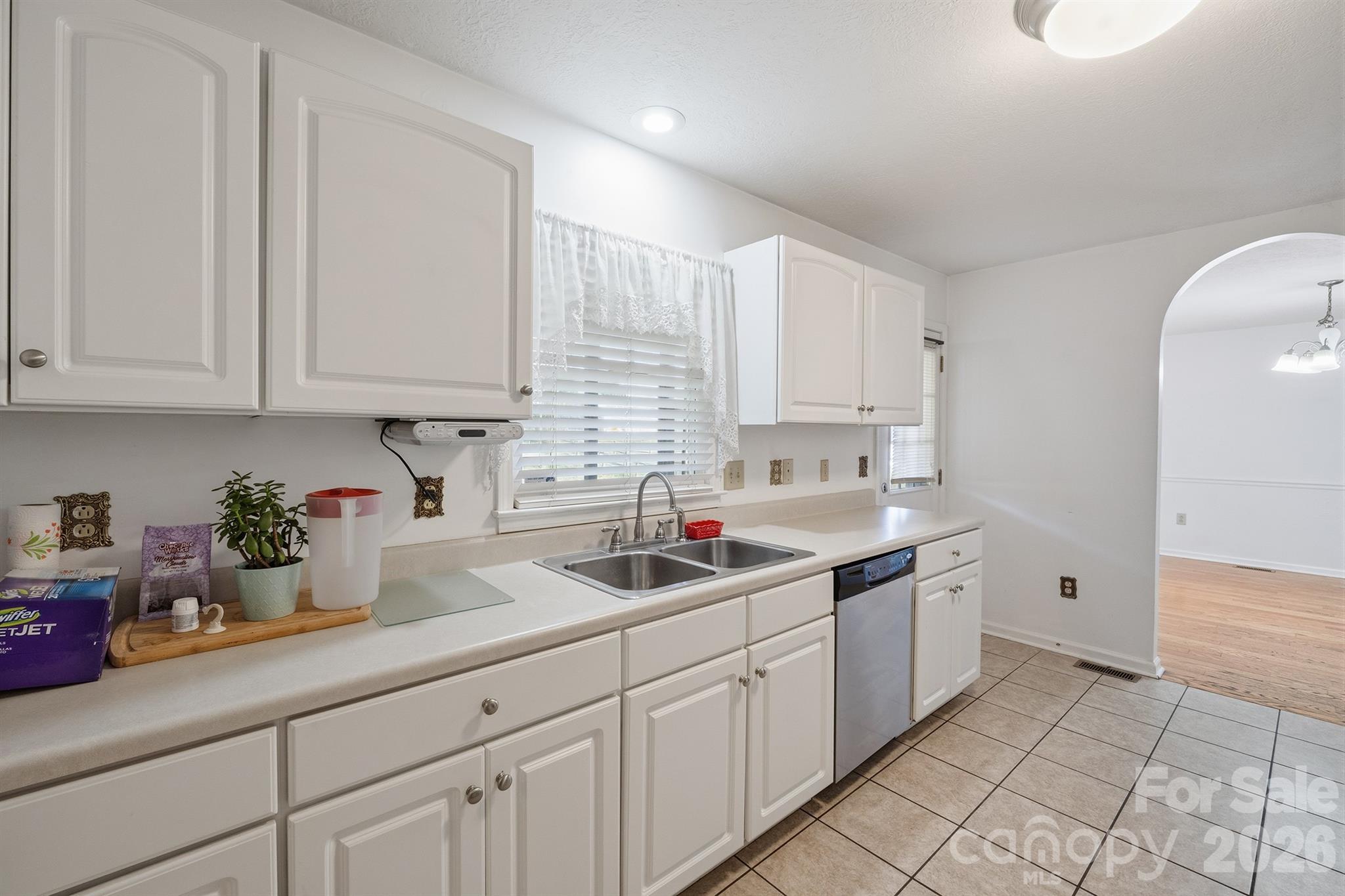 5406 Winding Oak Drive — Hickory