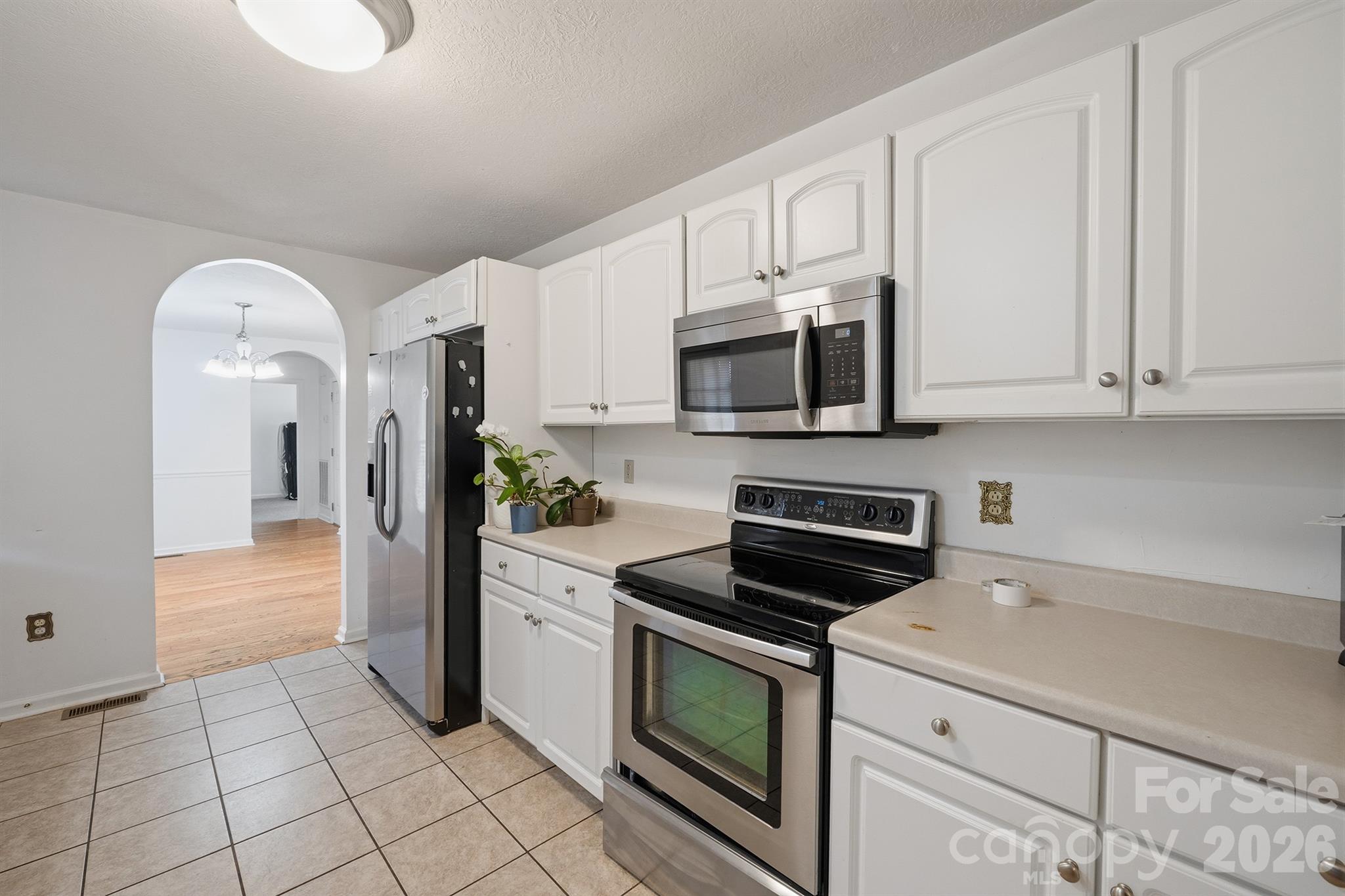 5406 Winding Oak Drive — Hickory