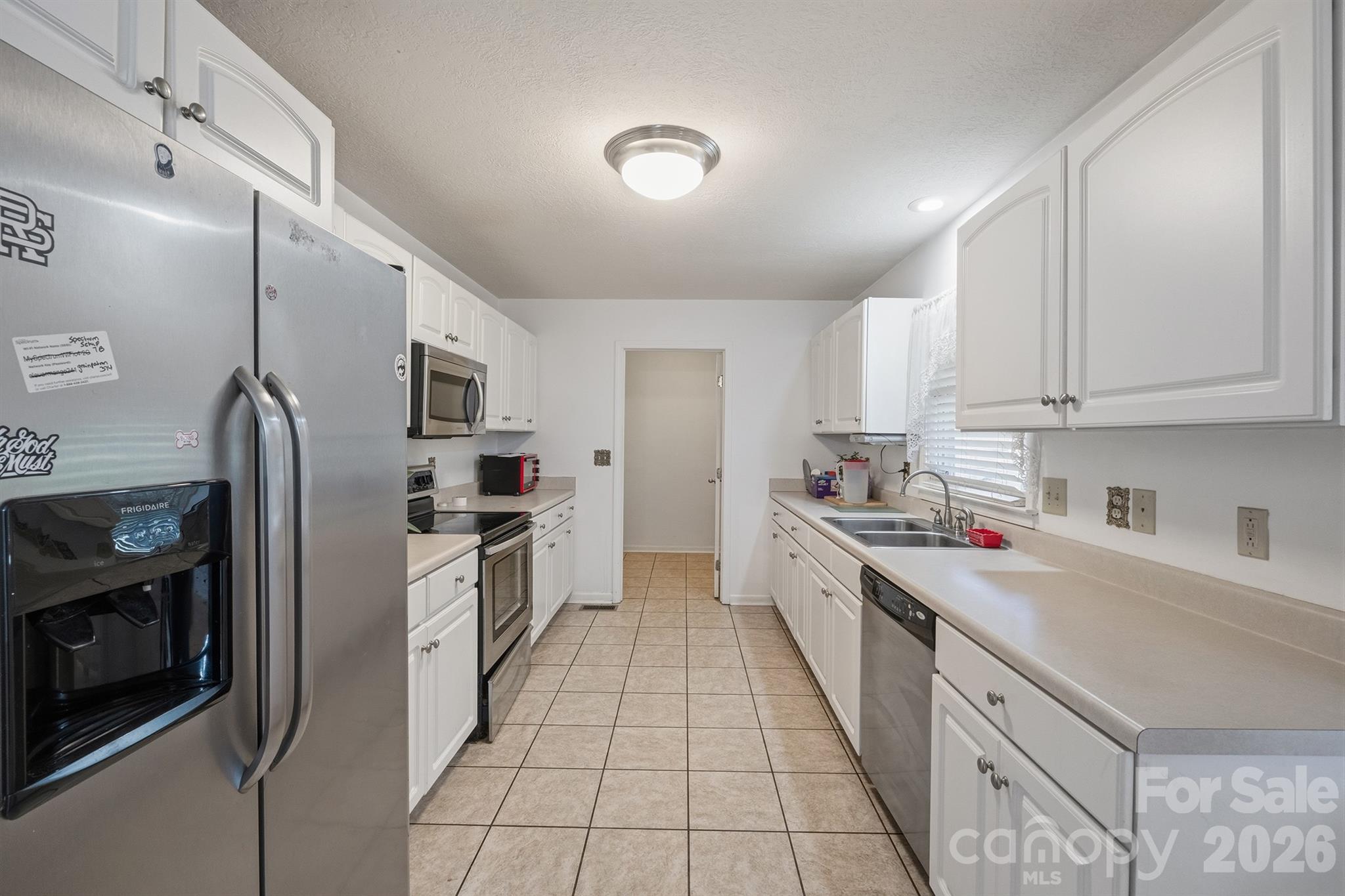 5406 Winding Oak Drive — Hickory