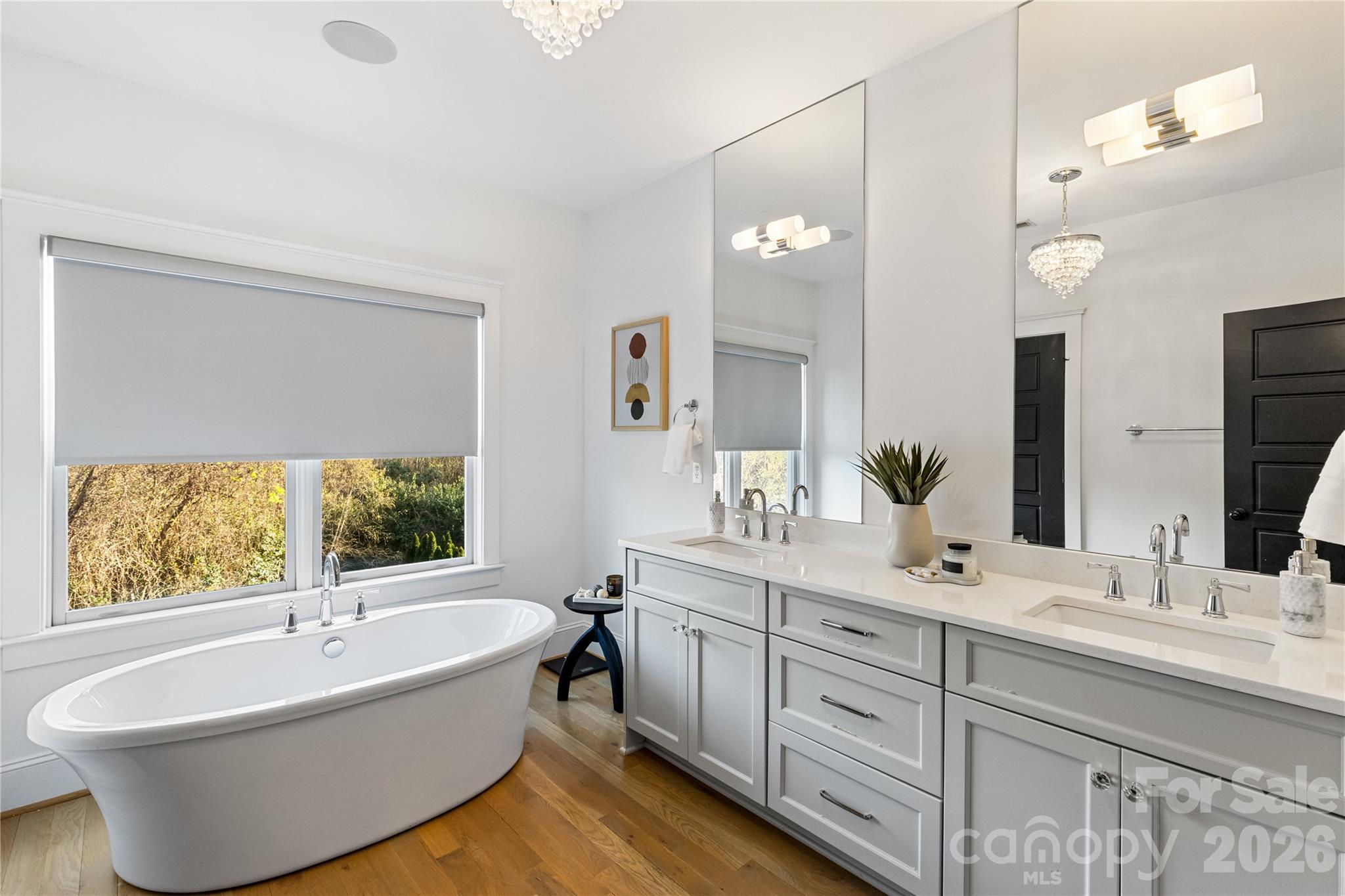 818 Ideal Way — Charlotte