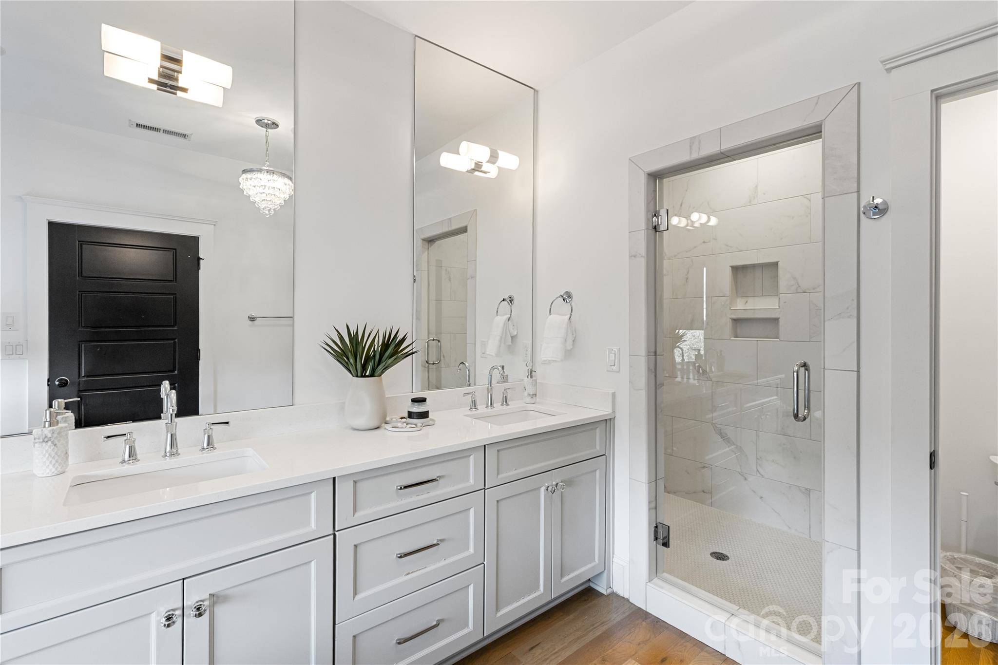 818 Ideal Way — Charlotte