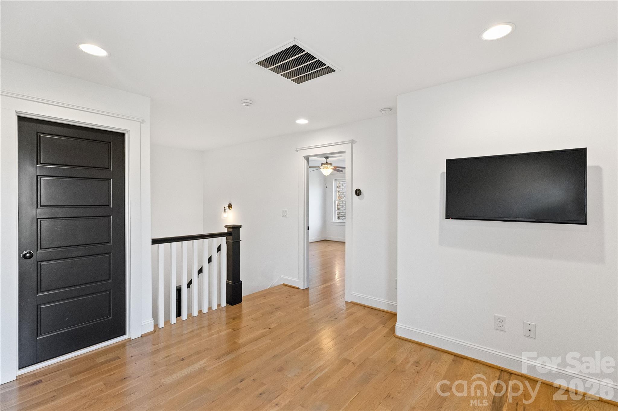 818 Ideal Way — Charlotte