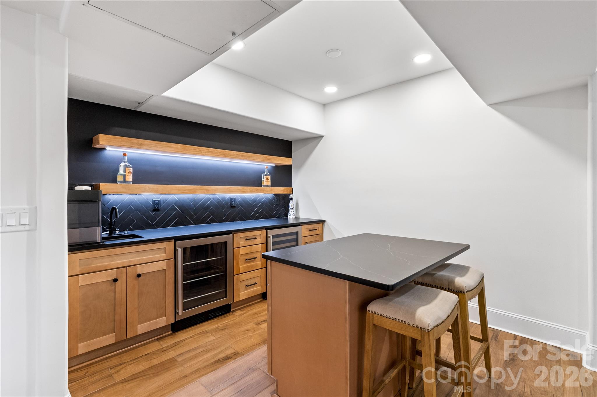 818 Ideal Way — Charlotte