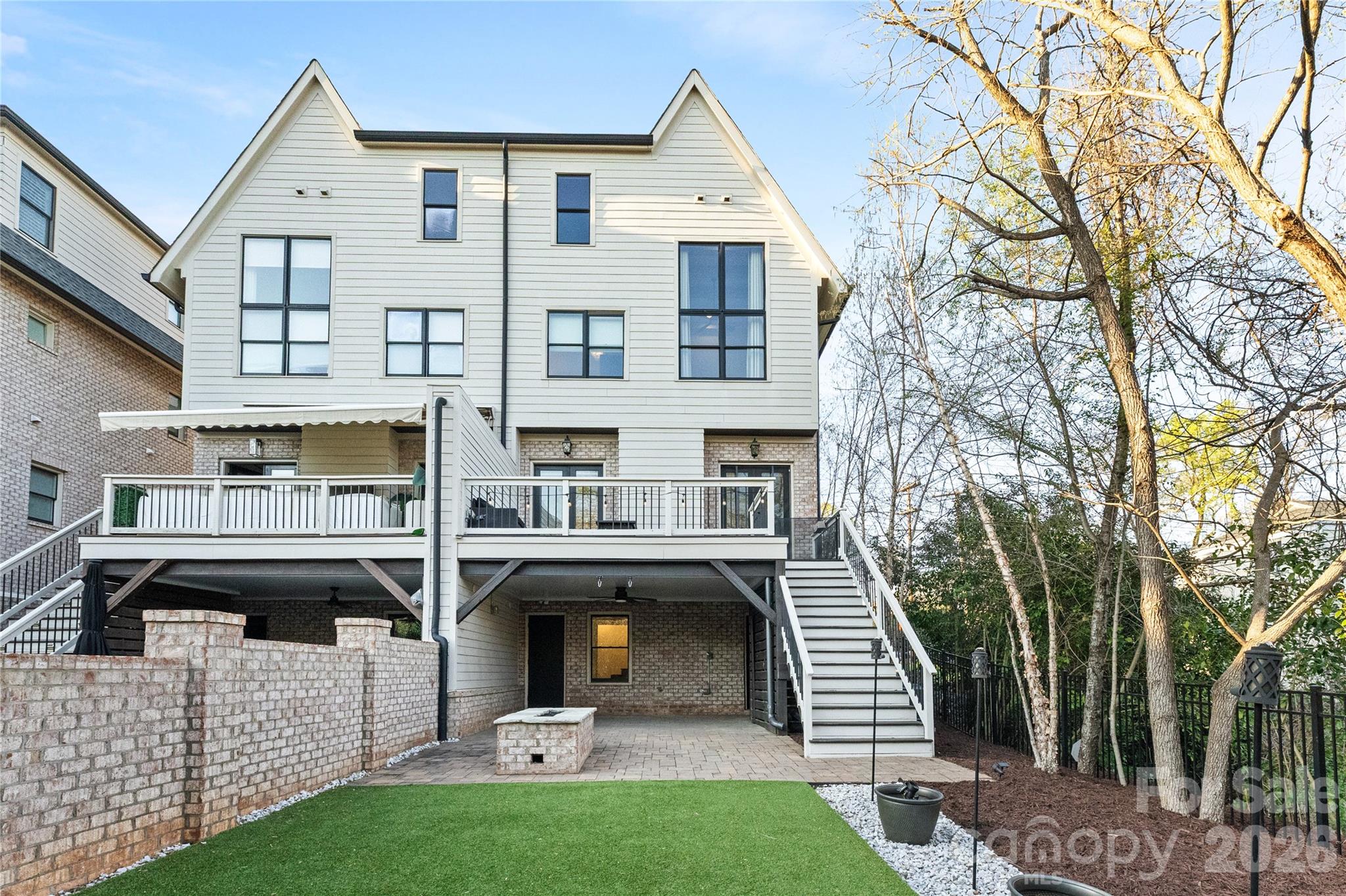 818 Ideal Way — Charlotte