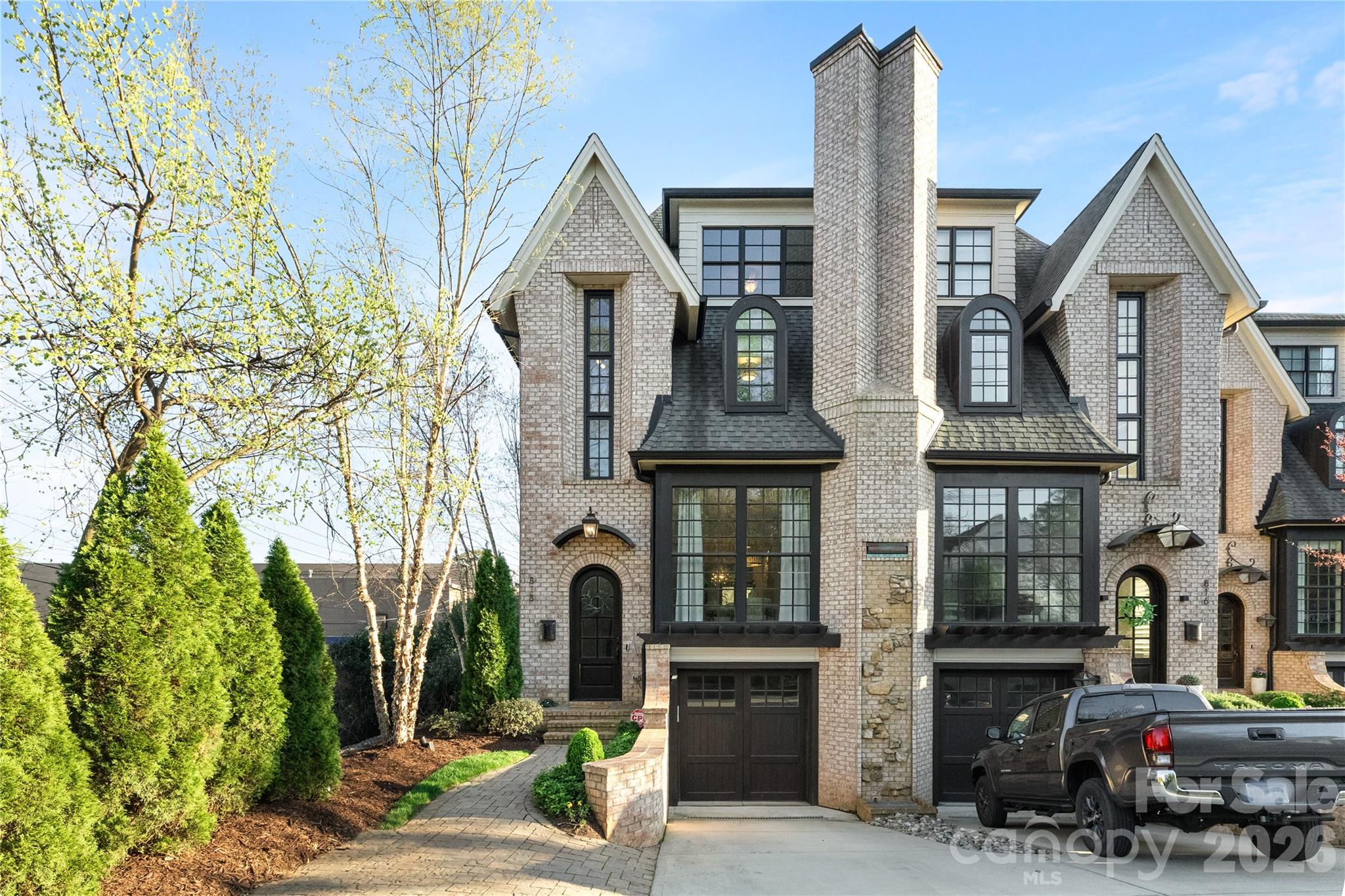 818 Ideal Way — Charlotte