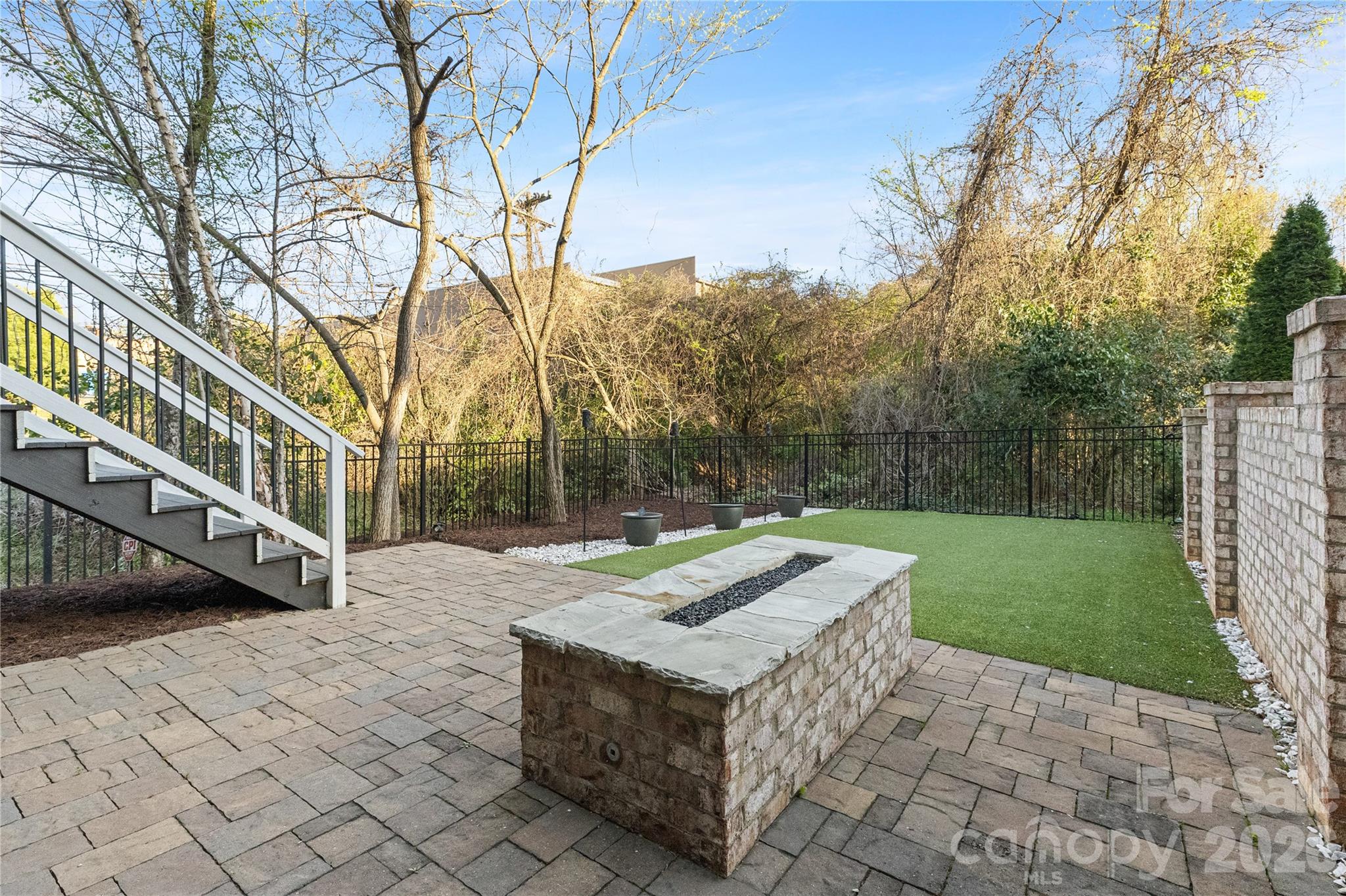 818 Ideal Way — Charlotte
