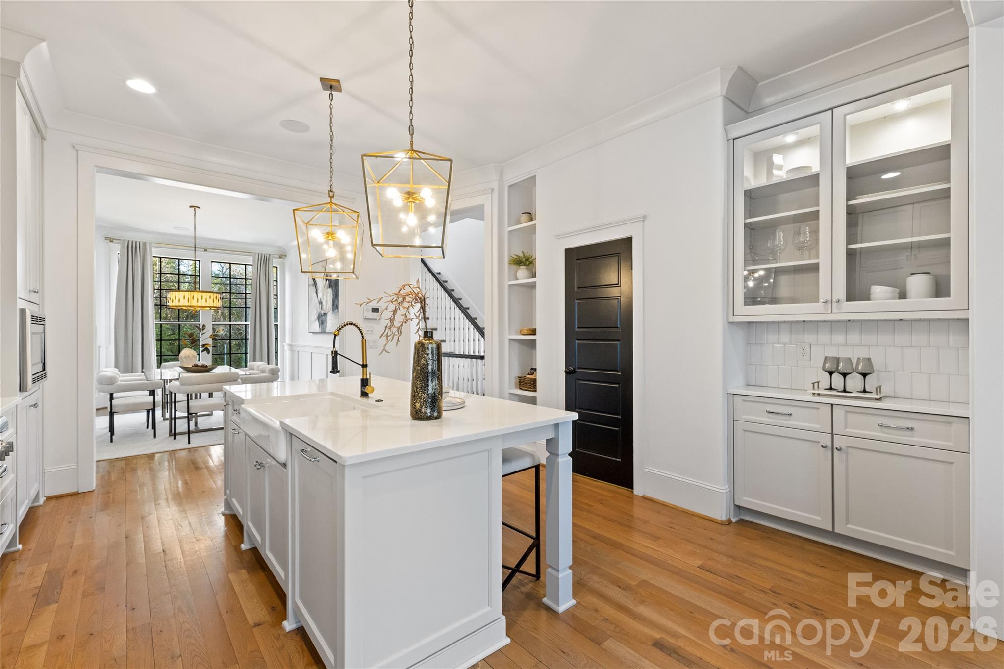 818 Ideal Way — Charlotte