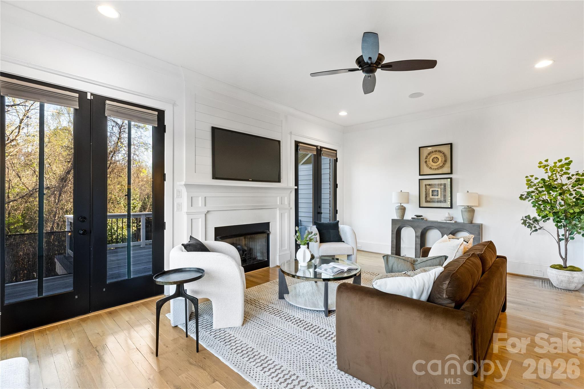 818 Ideal Way — Charlotte