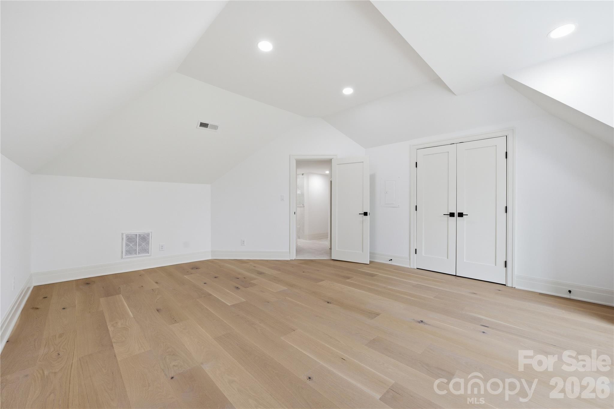 1417 S Wendover Road — Charlotte
