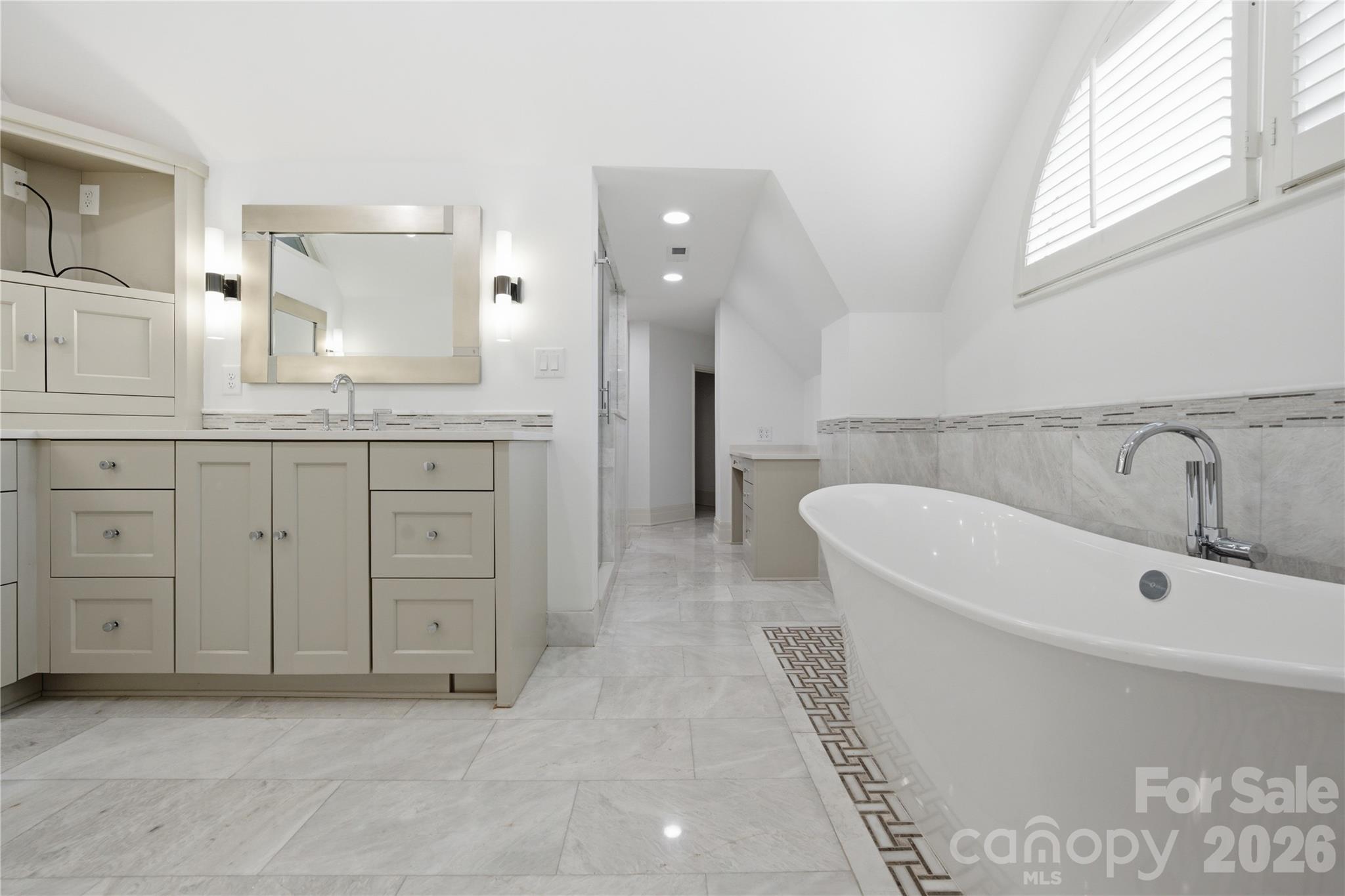 1417 S Wendover Road — Charlotte