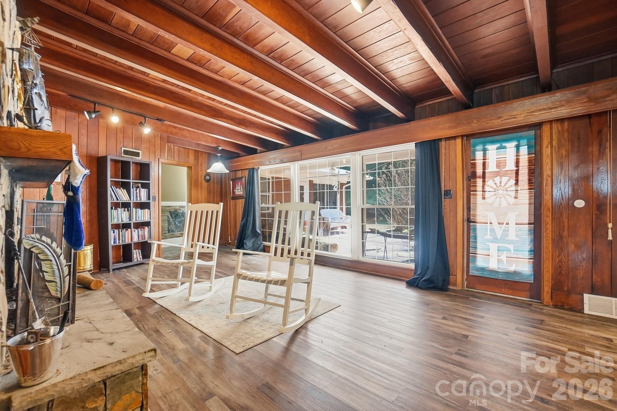 160 Glendale Avenue SE — Concord