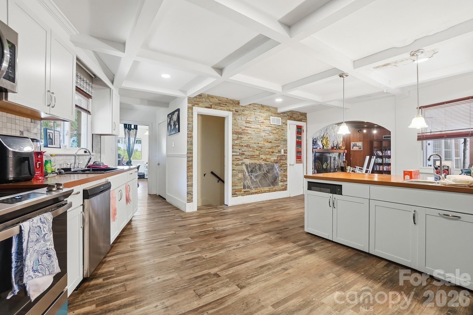 160 Glendale Avenue SE — Concord