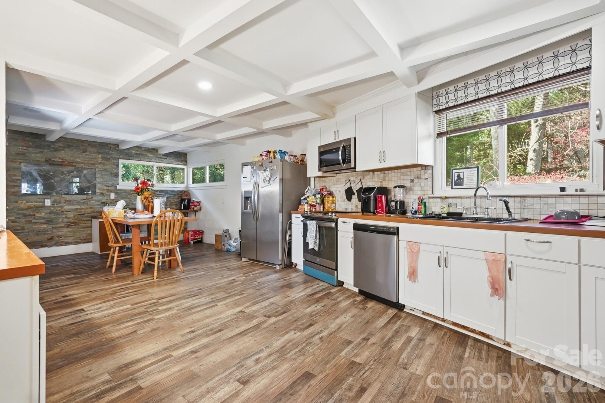 160 Glendale Avenue SE — Concord