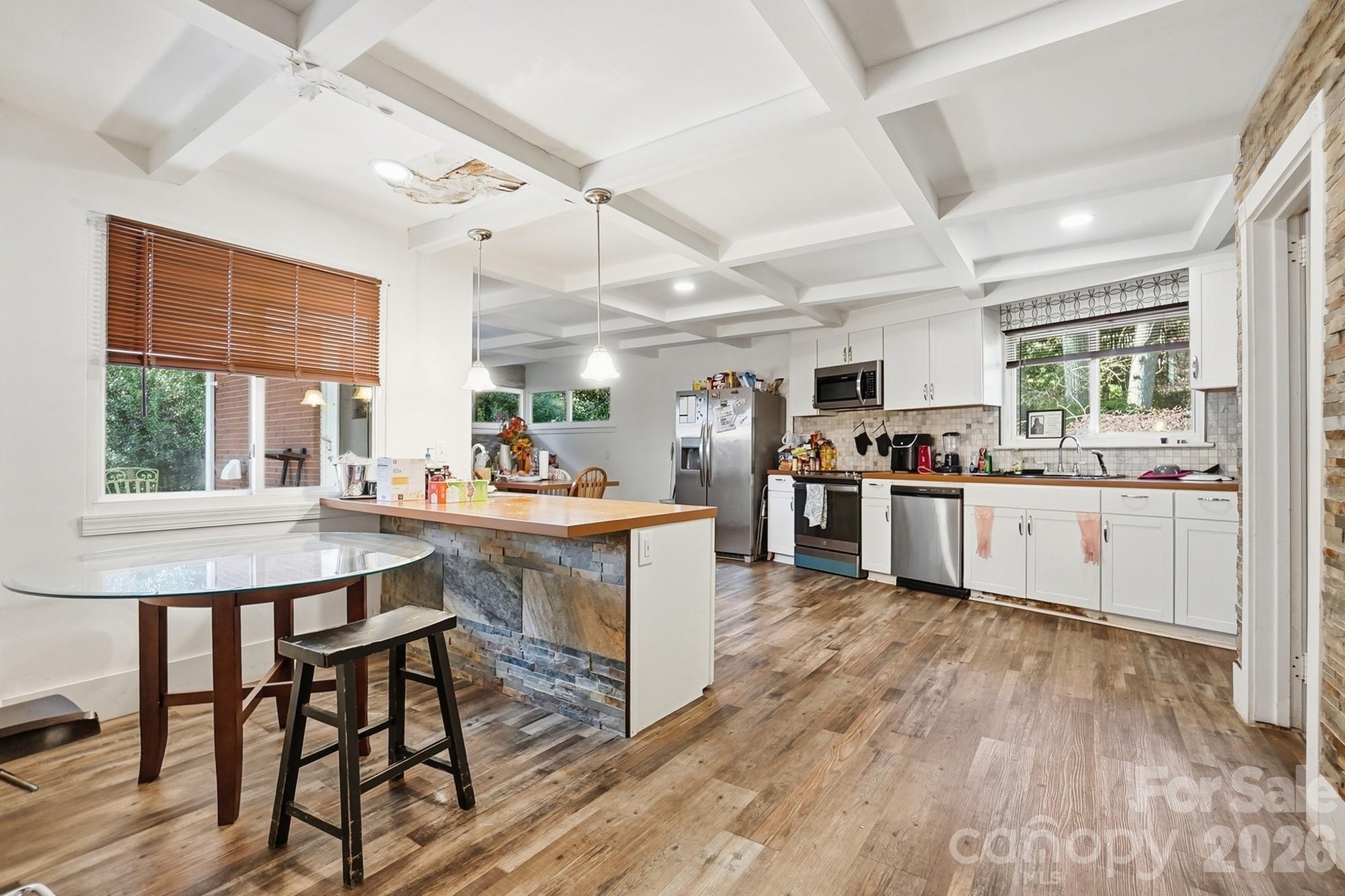 160 Glendale Avenue SE — Concord