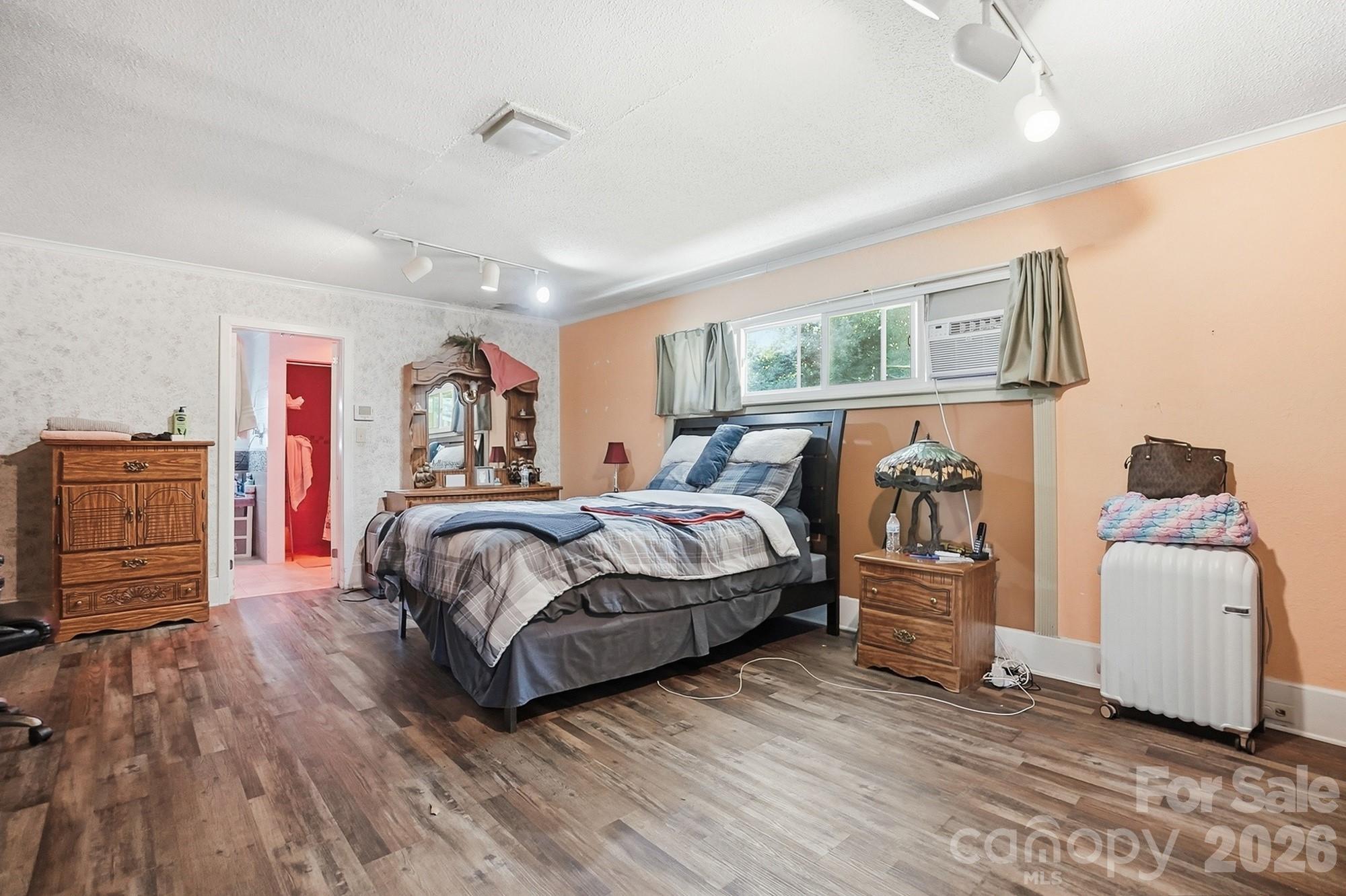 160 Glendale Avenue SE — Concord