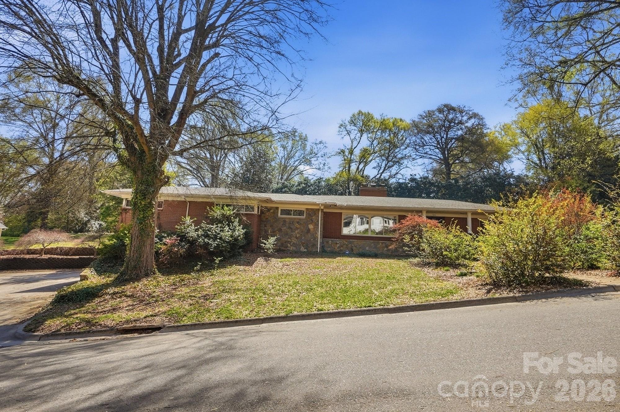 160 Glendale Avenue SE — Concord