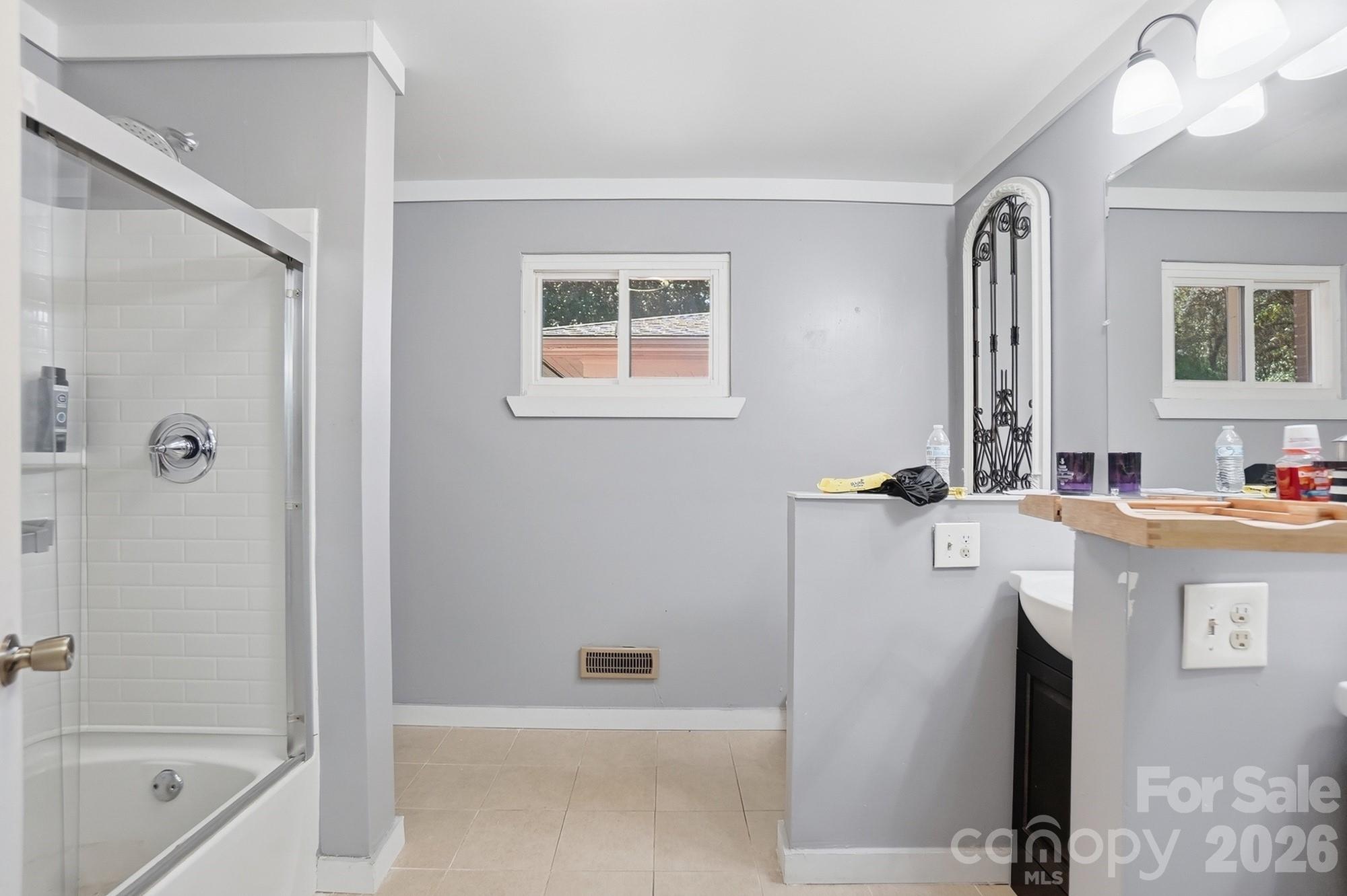 160 Glendale Avenue SE — Concord