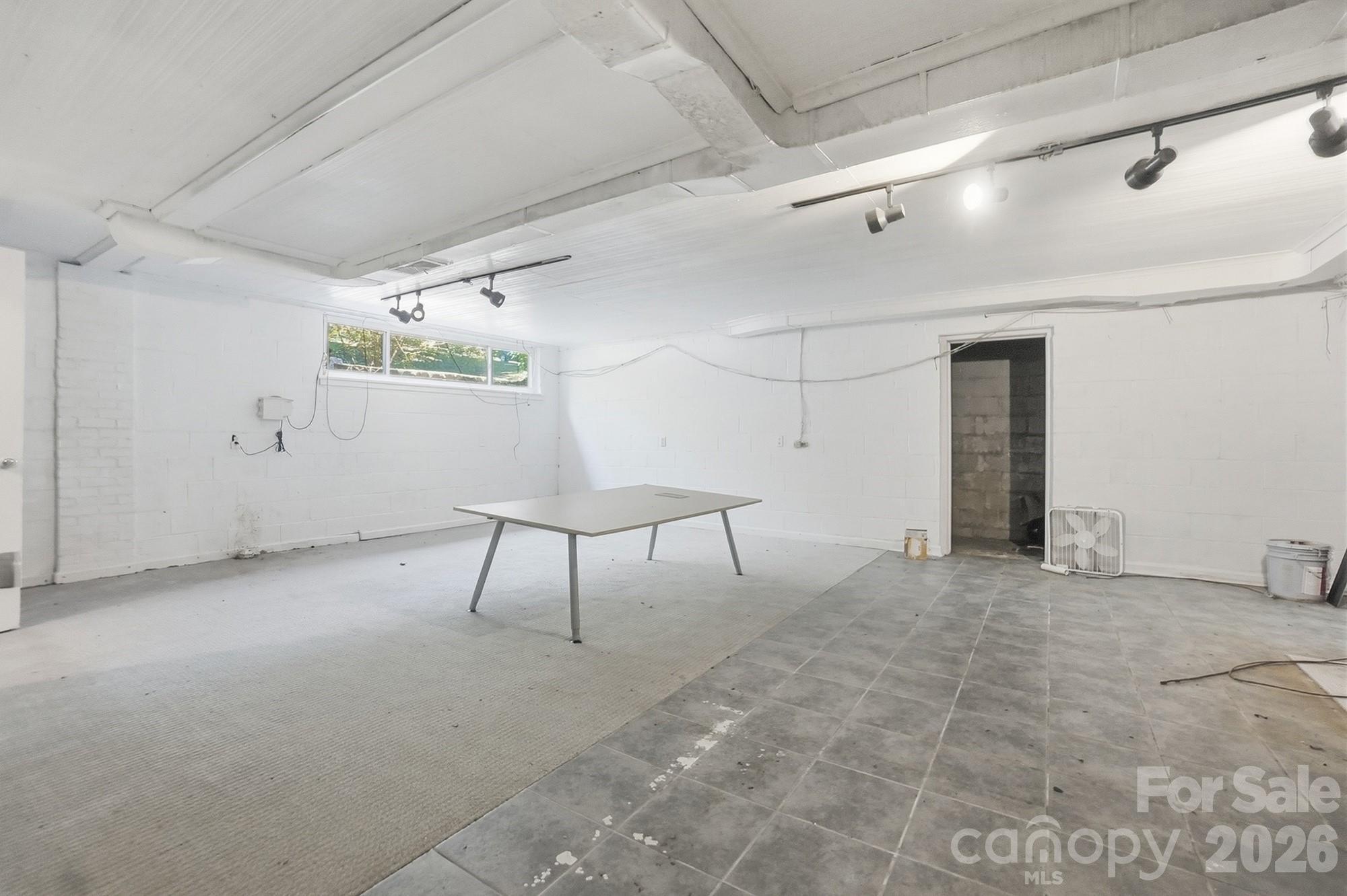 160 Glendale Avenue SE — Concord