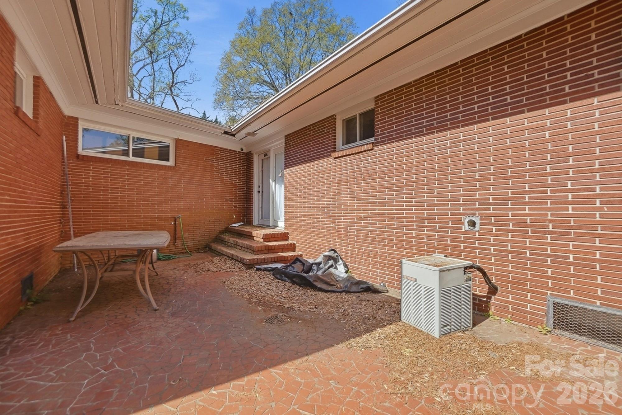 160 Glendale Avenue SE — Concord