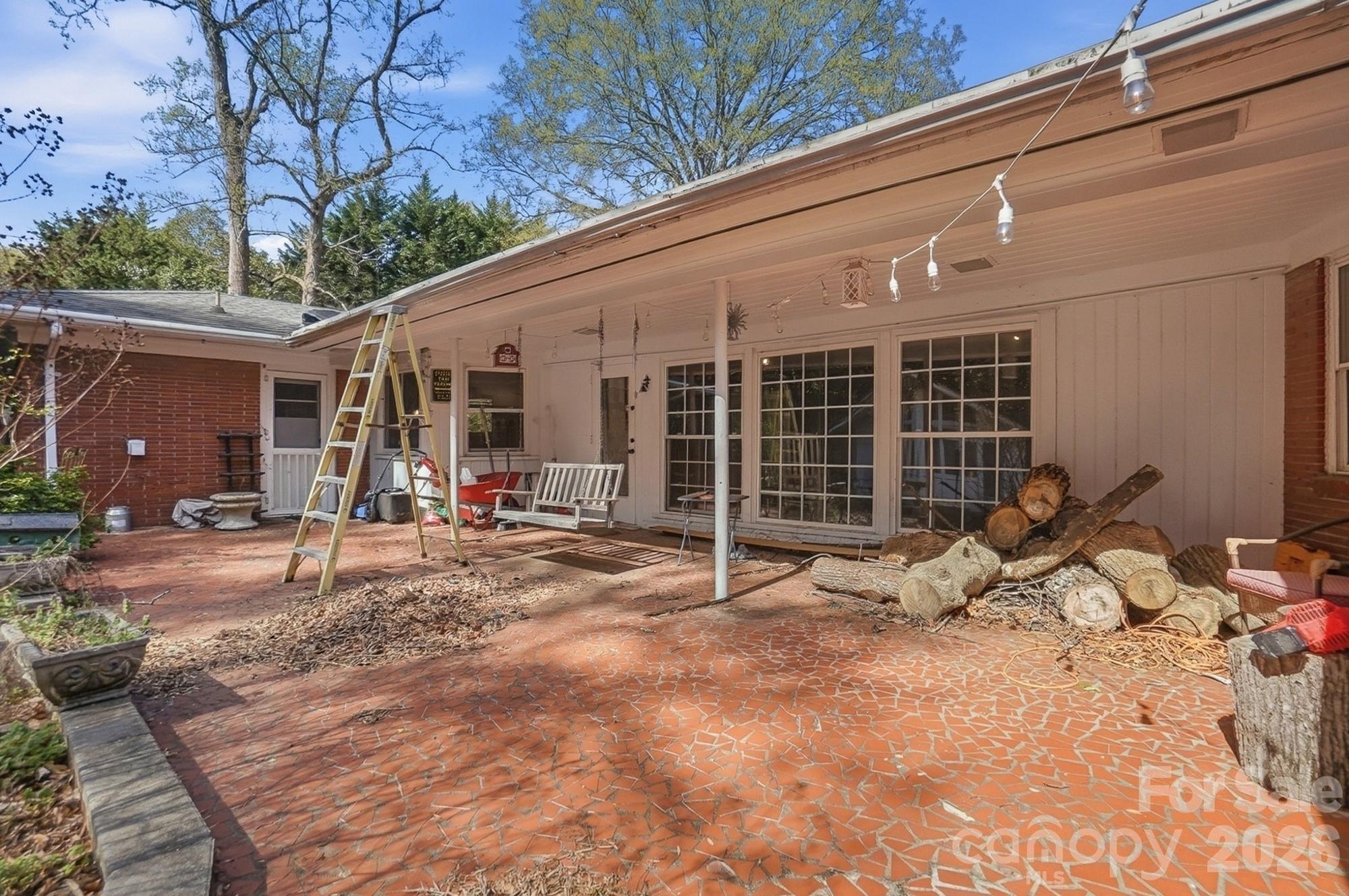 160 Glendale Avenue SE — Concord