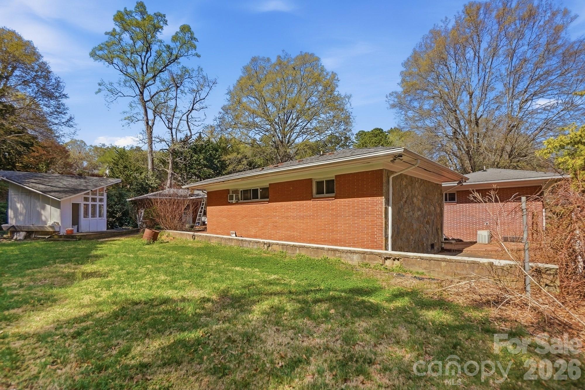160 Glendale Avenue SE — Concord