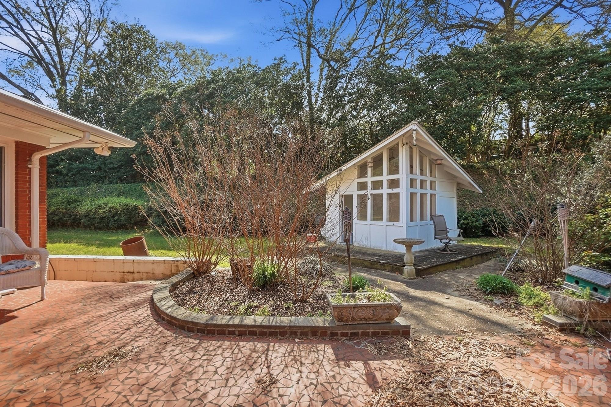 160 Glendale Avenue SE — Concord
