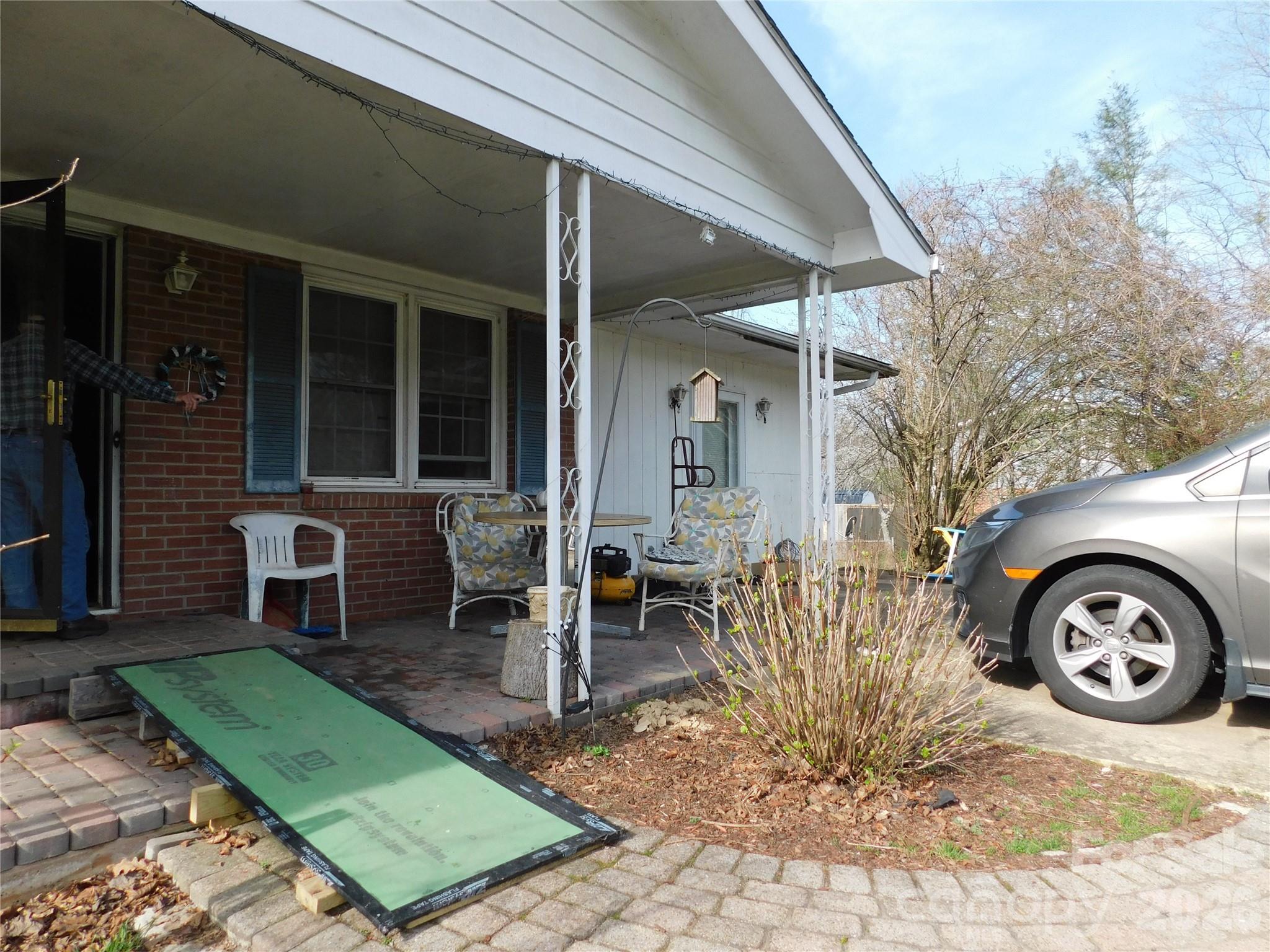 124 Jeff Street — Hendersonville