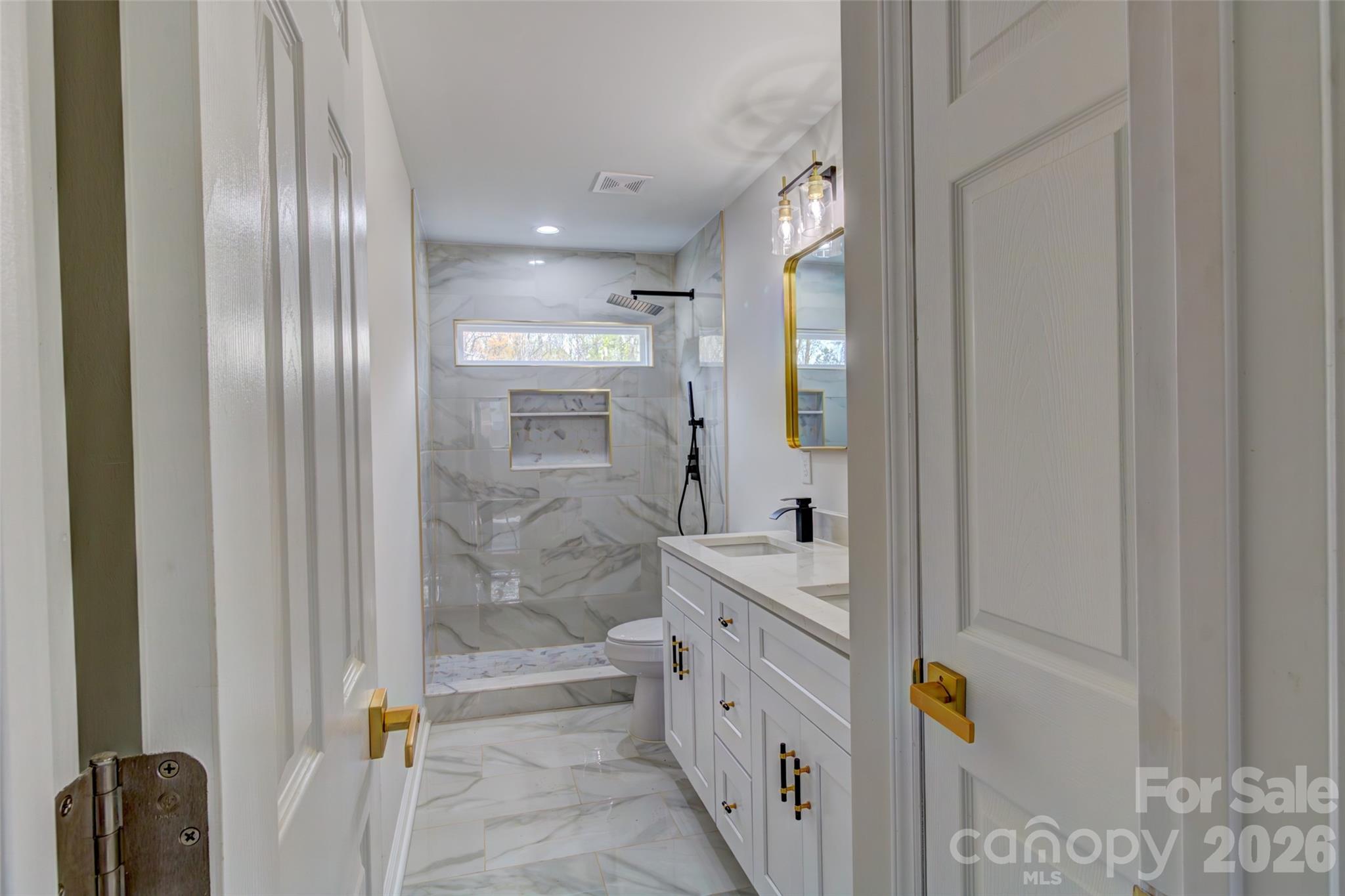 902 N Mountain Street — Cherryville