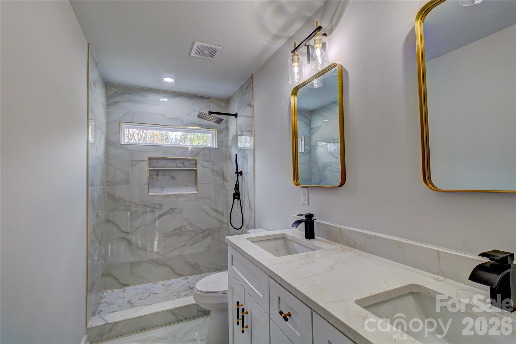 902 N Mountain Street — Cherryville