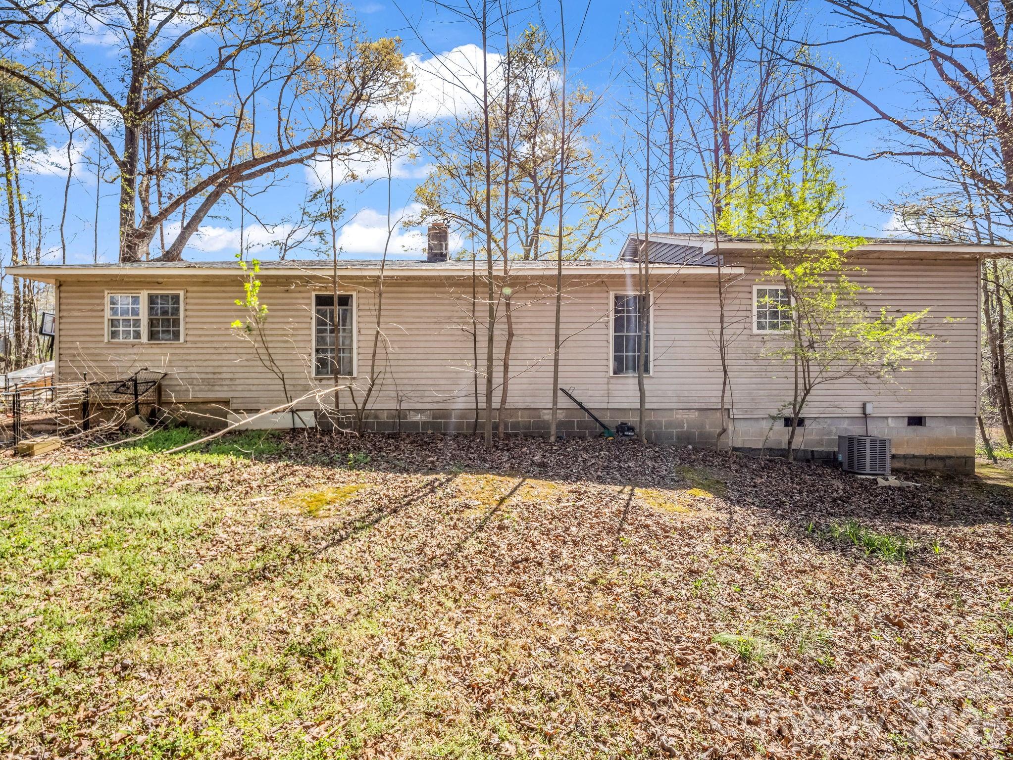 140 Fire Tower Road — Mill Spring