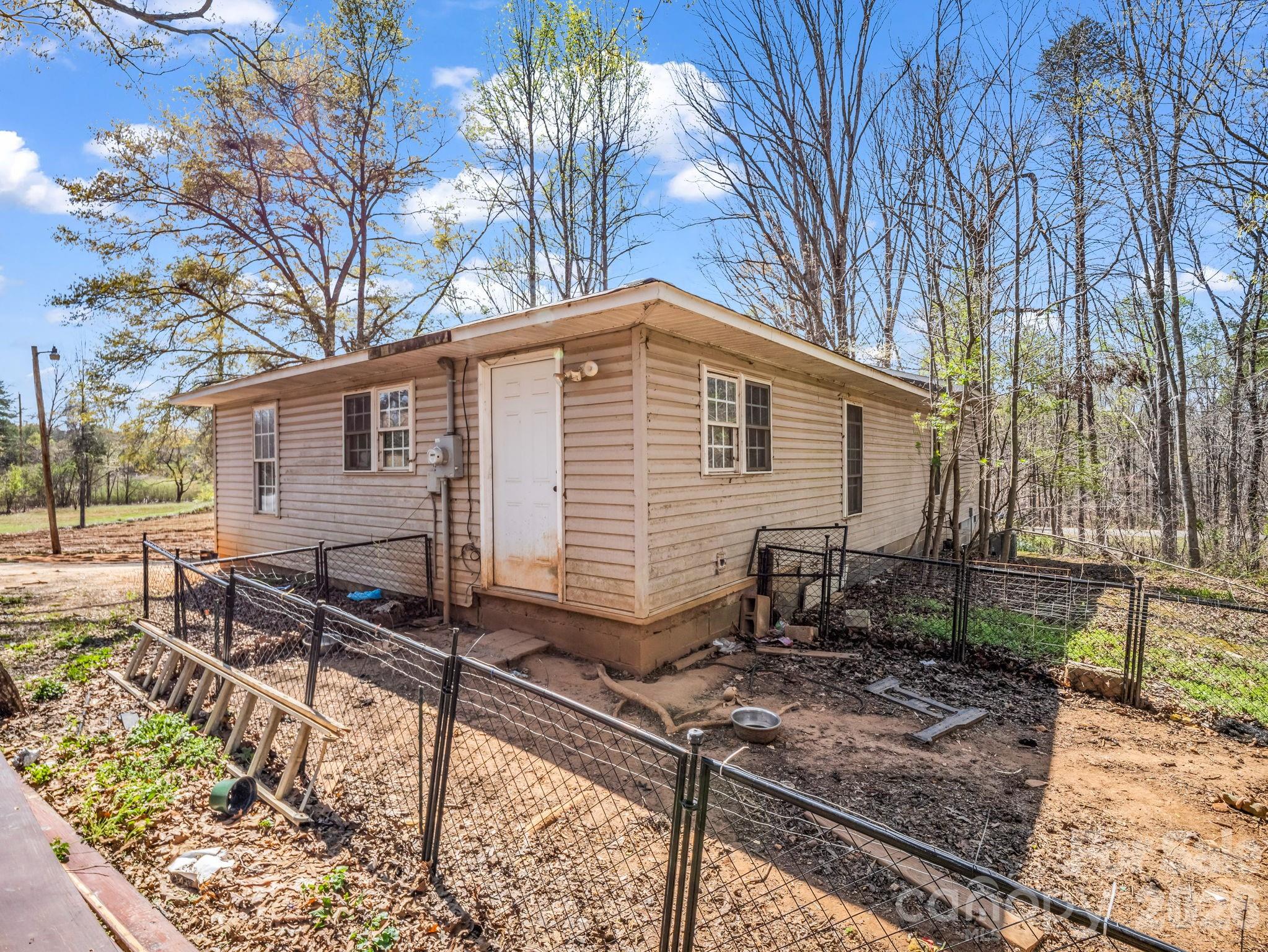 140 Fire Tower Road — Mill Spring