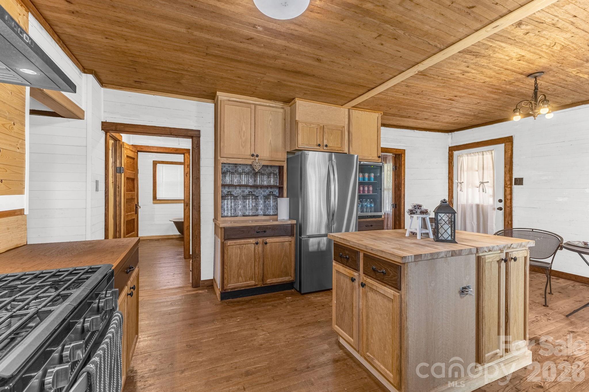 98 Poplar Springs Road — Hiddenite