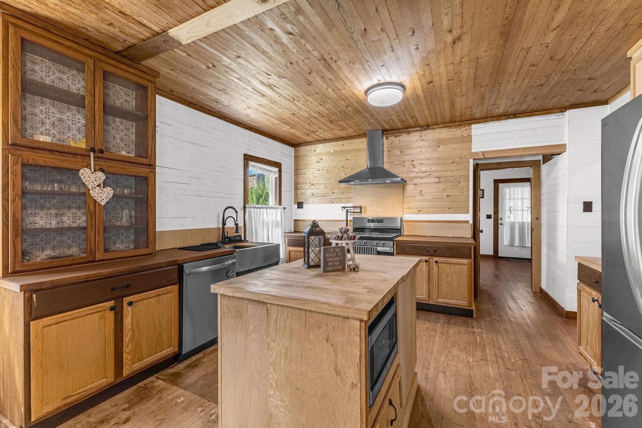98 Poplar Springs Road — Hiddenite