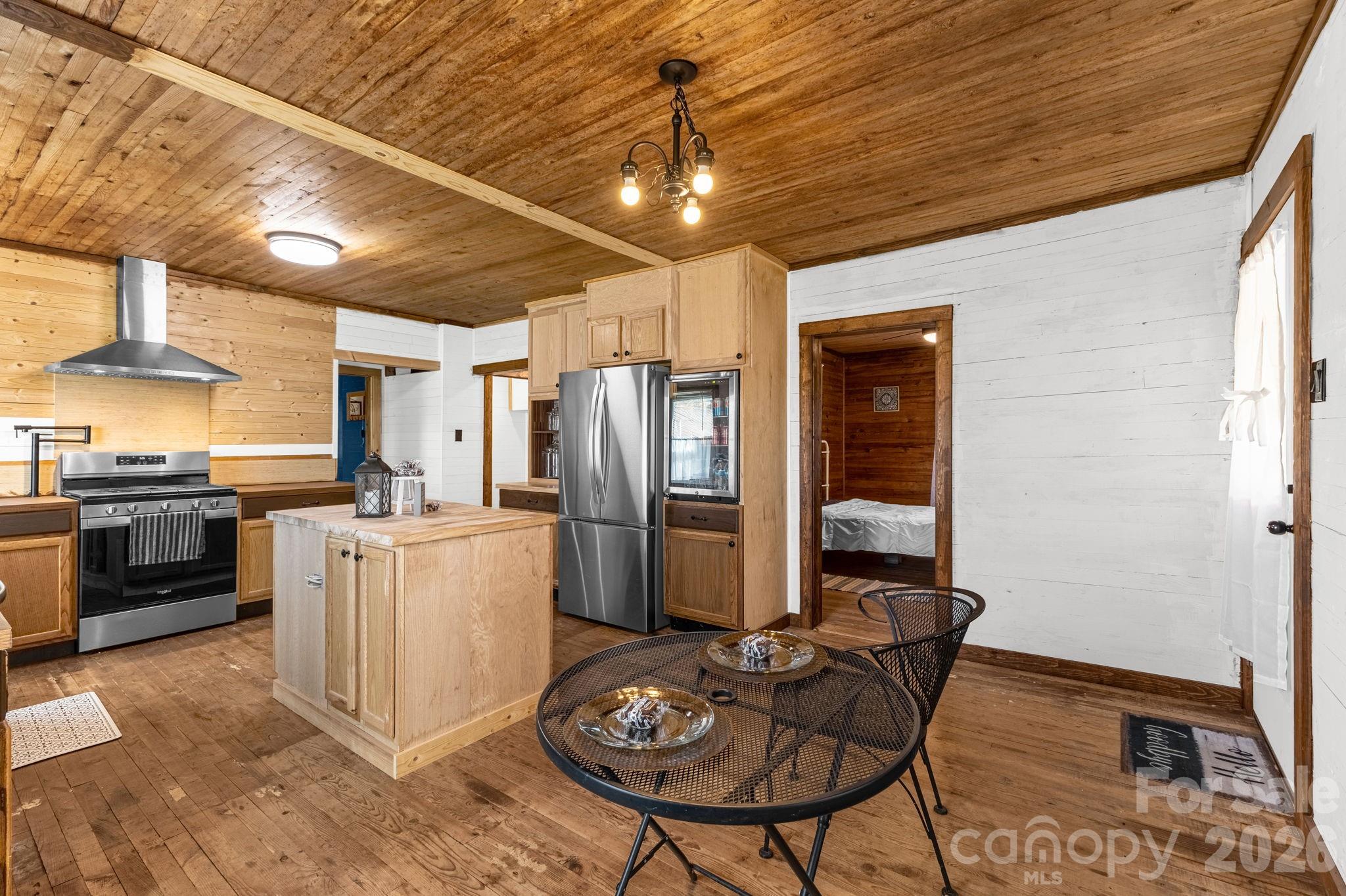 98 Poplar Springs Road — Hiddenite