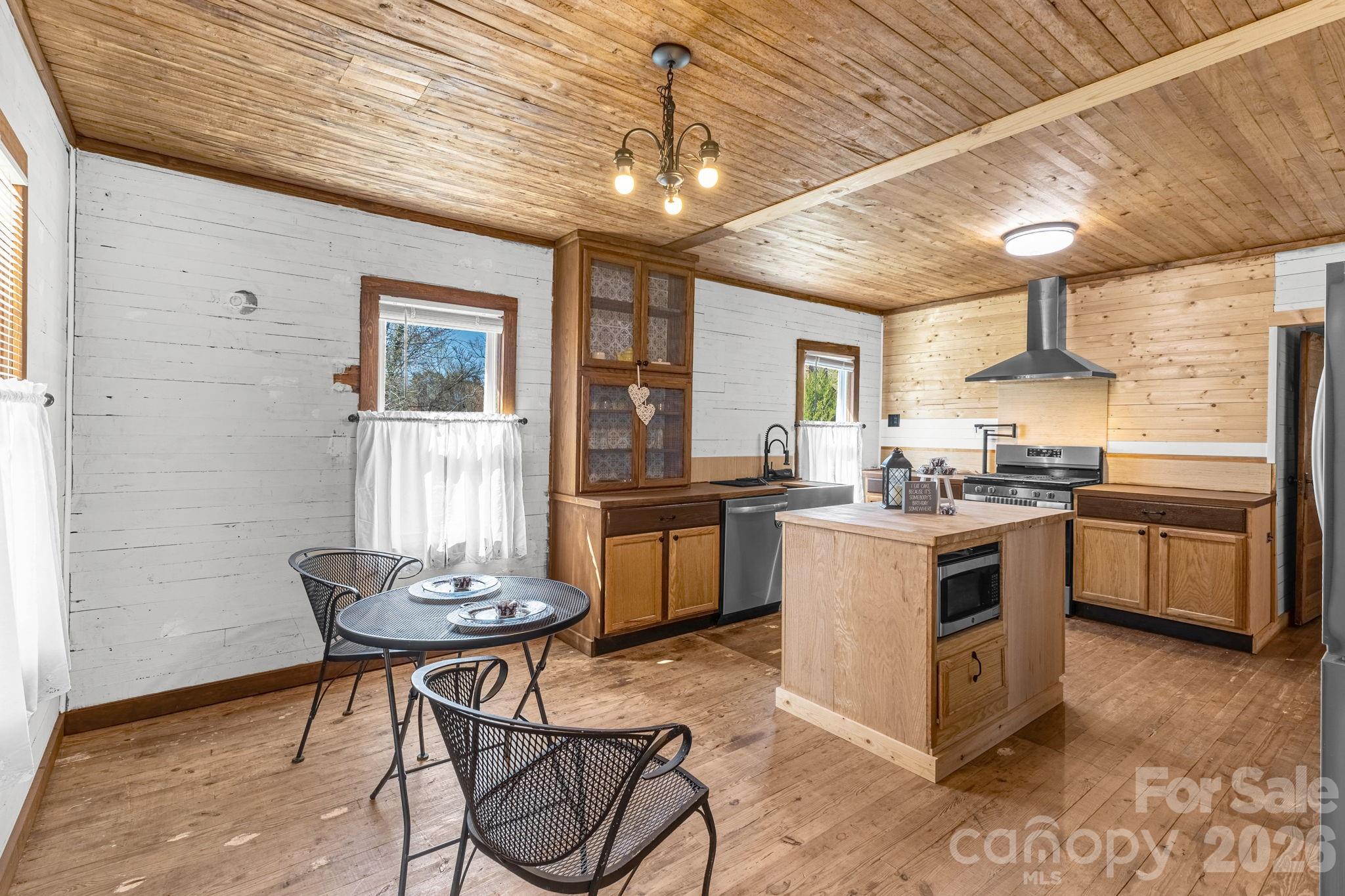 98 Poplar Springs Road — Hiddenite