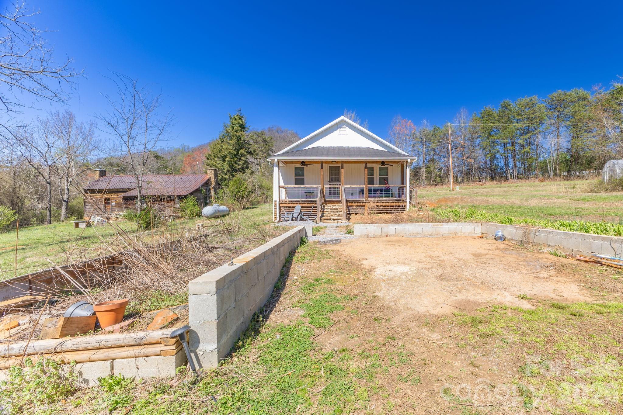 98 Poplar Springs Road — Hiddenite