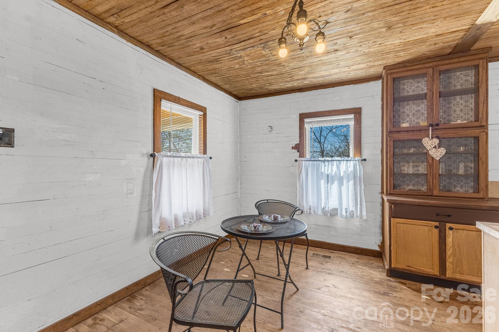 98 Poplar Springs Road — Hiddenite