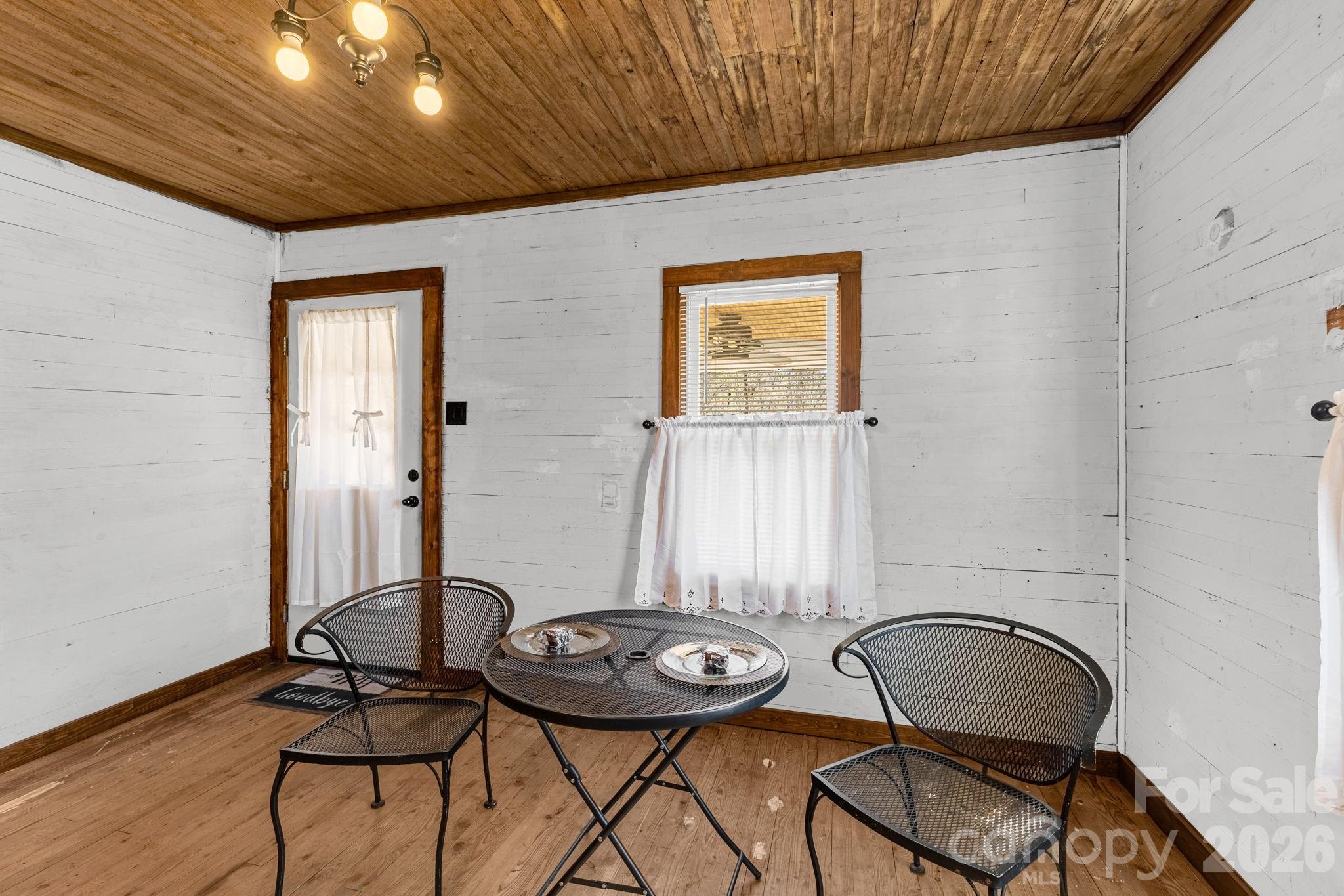 98 Poplar Springs Road — Hiddenite