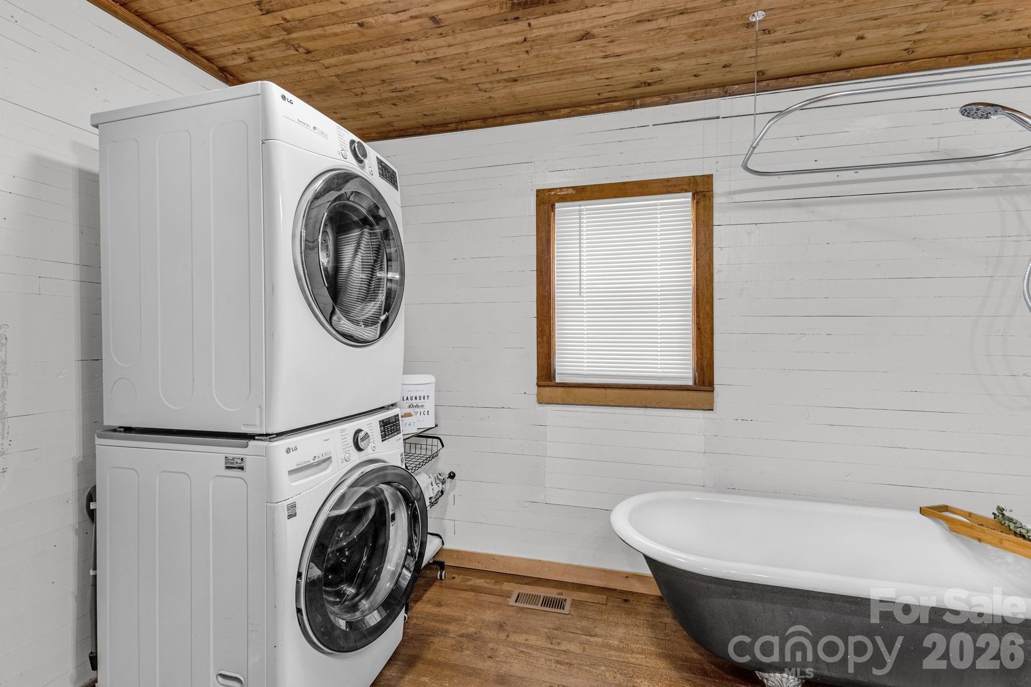 98 Poplar Springs Road — Hiddenite