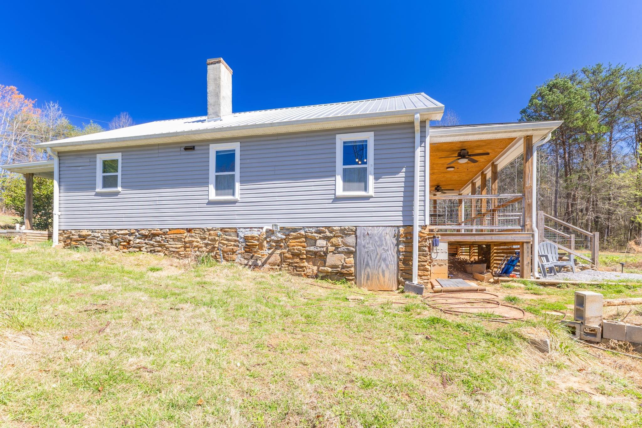 98 Poplar Springs Road — Hiddenite