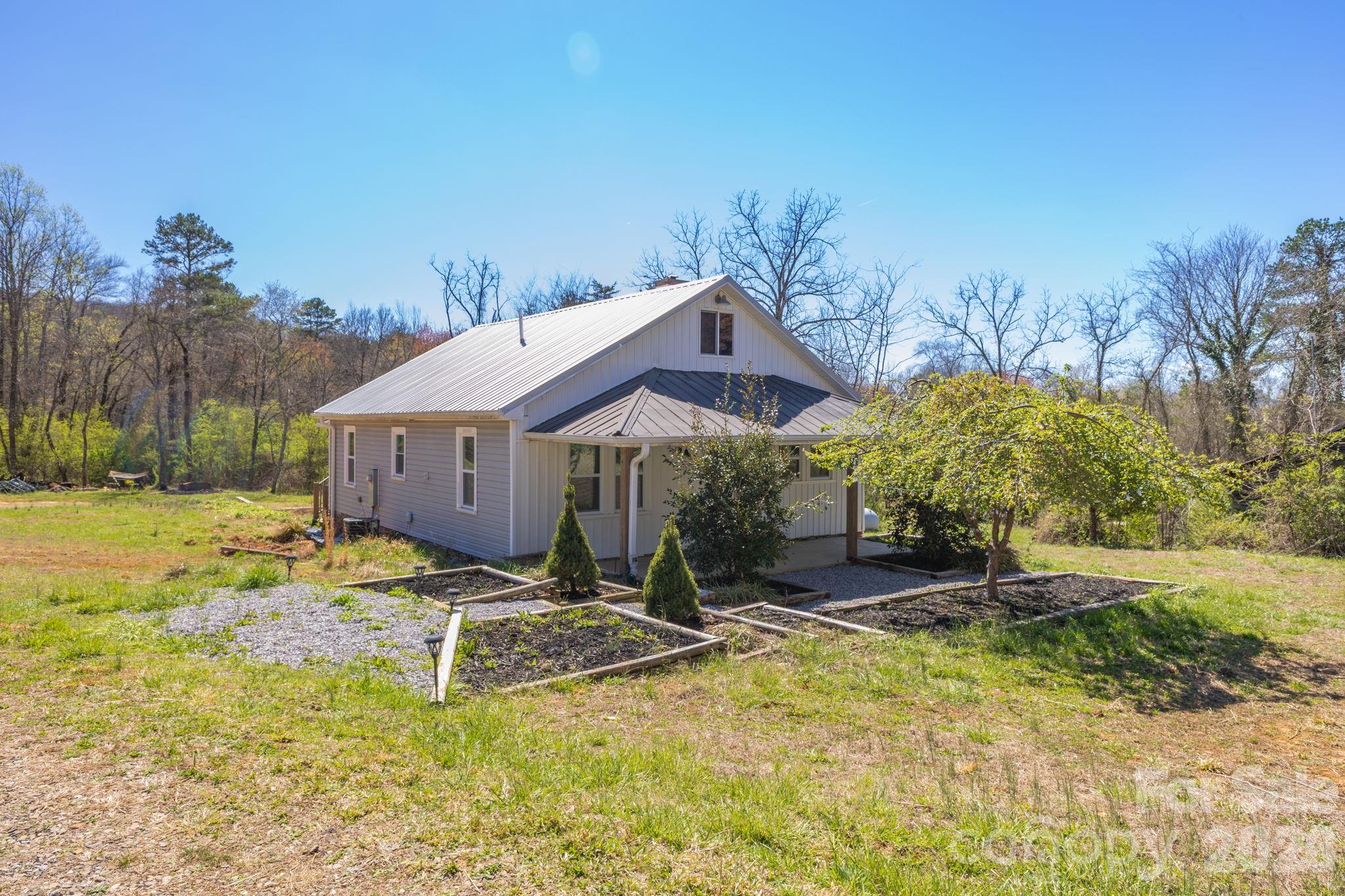 98 Poplar Springs Road — Hiddenite