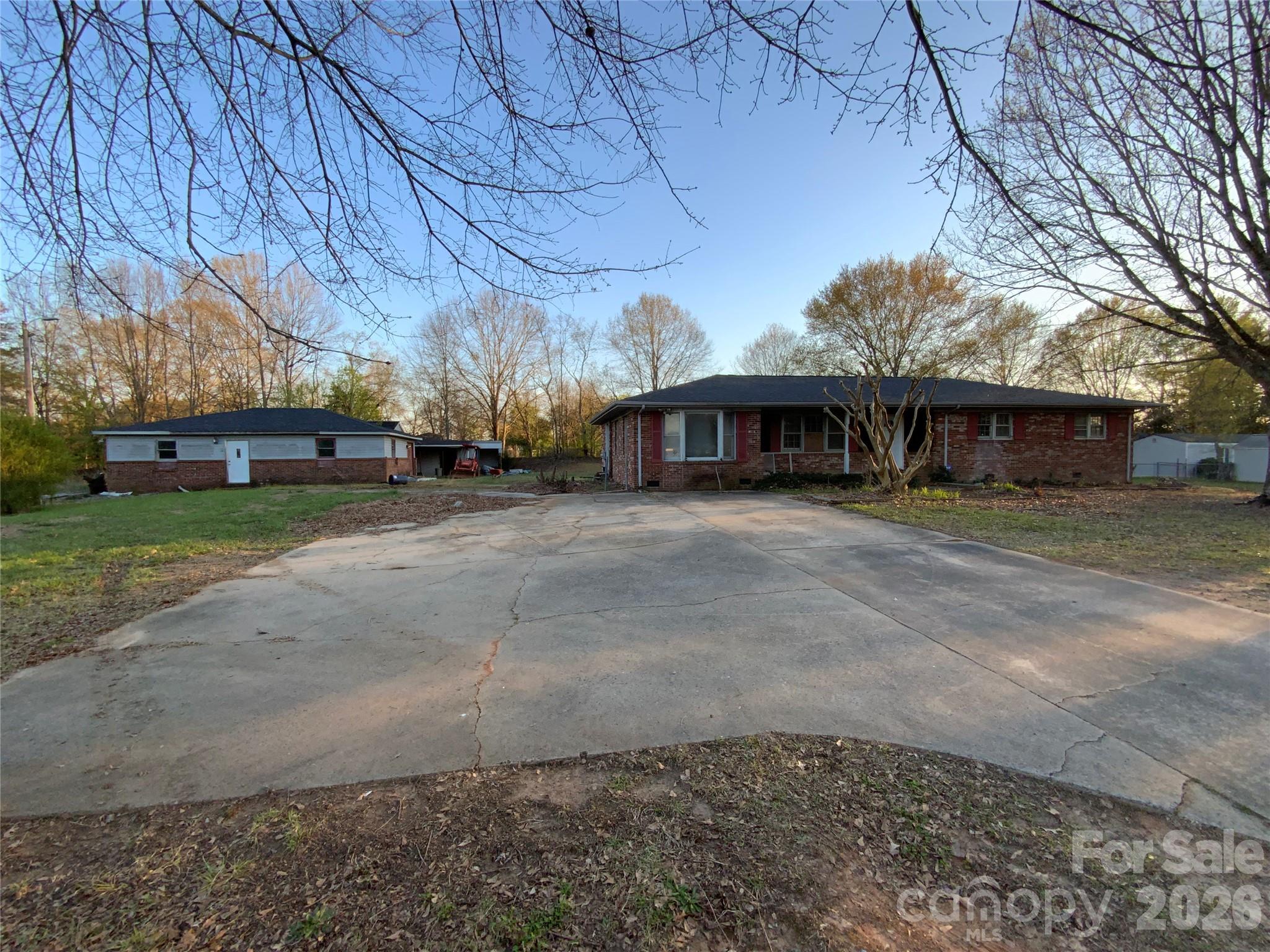 154 Lovelace Road — Forest City