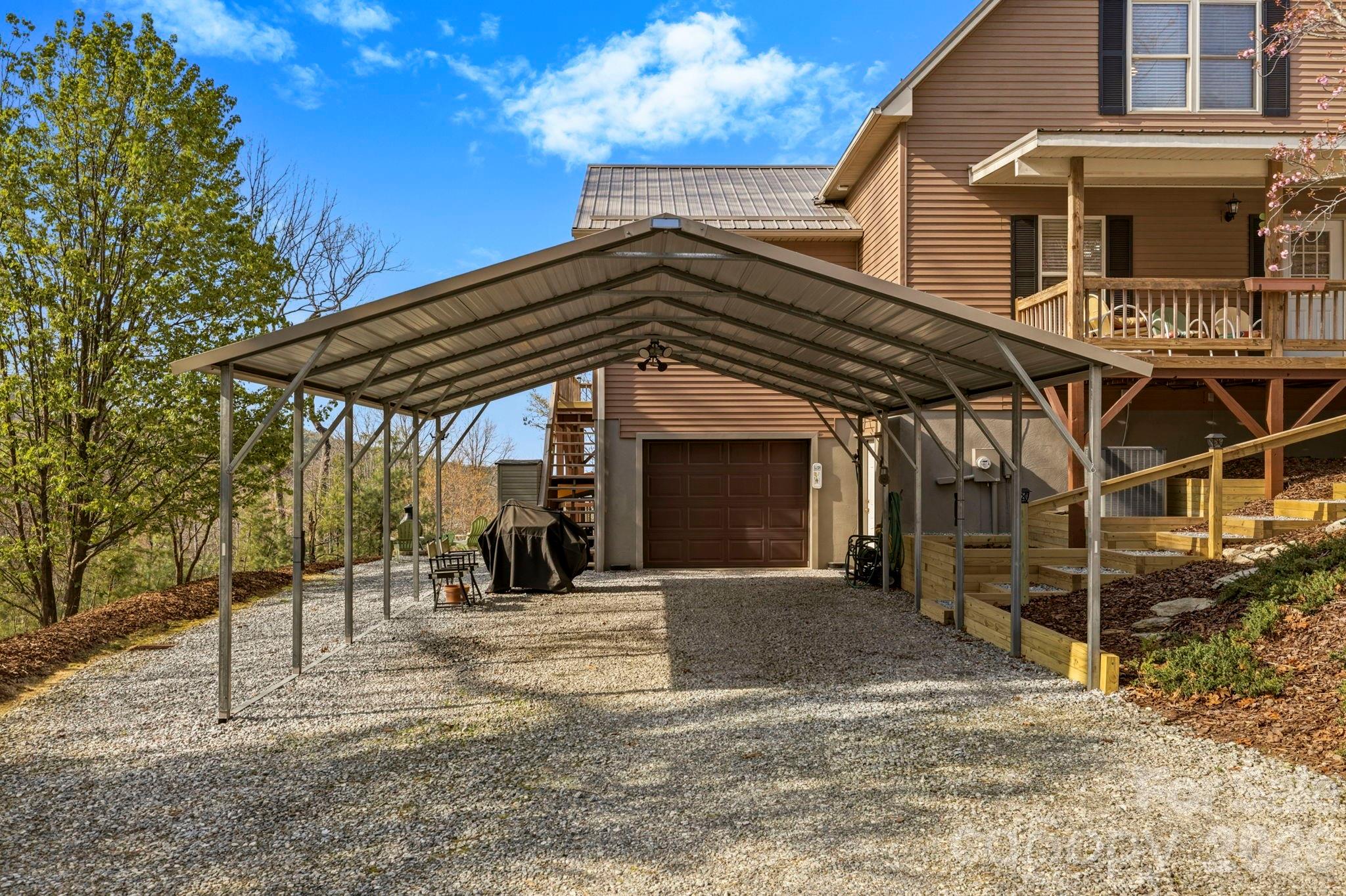 1489 Round Mountain Road — Brevard