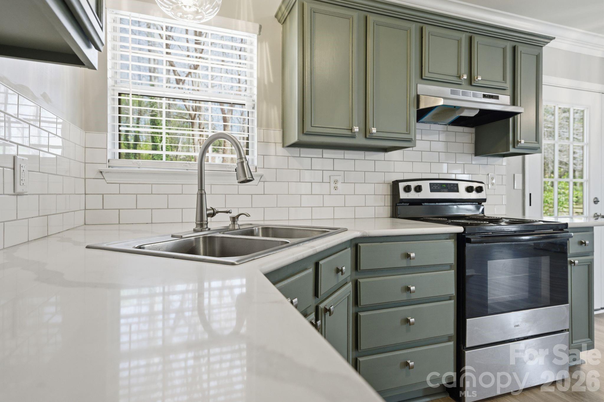 10122 Northwoods Forest Drive — Charlotte