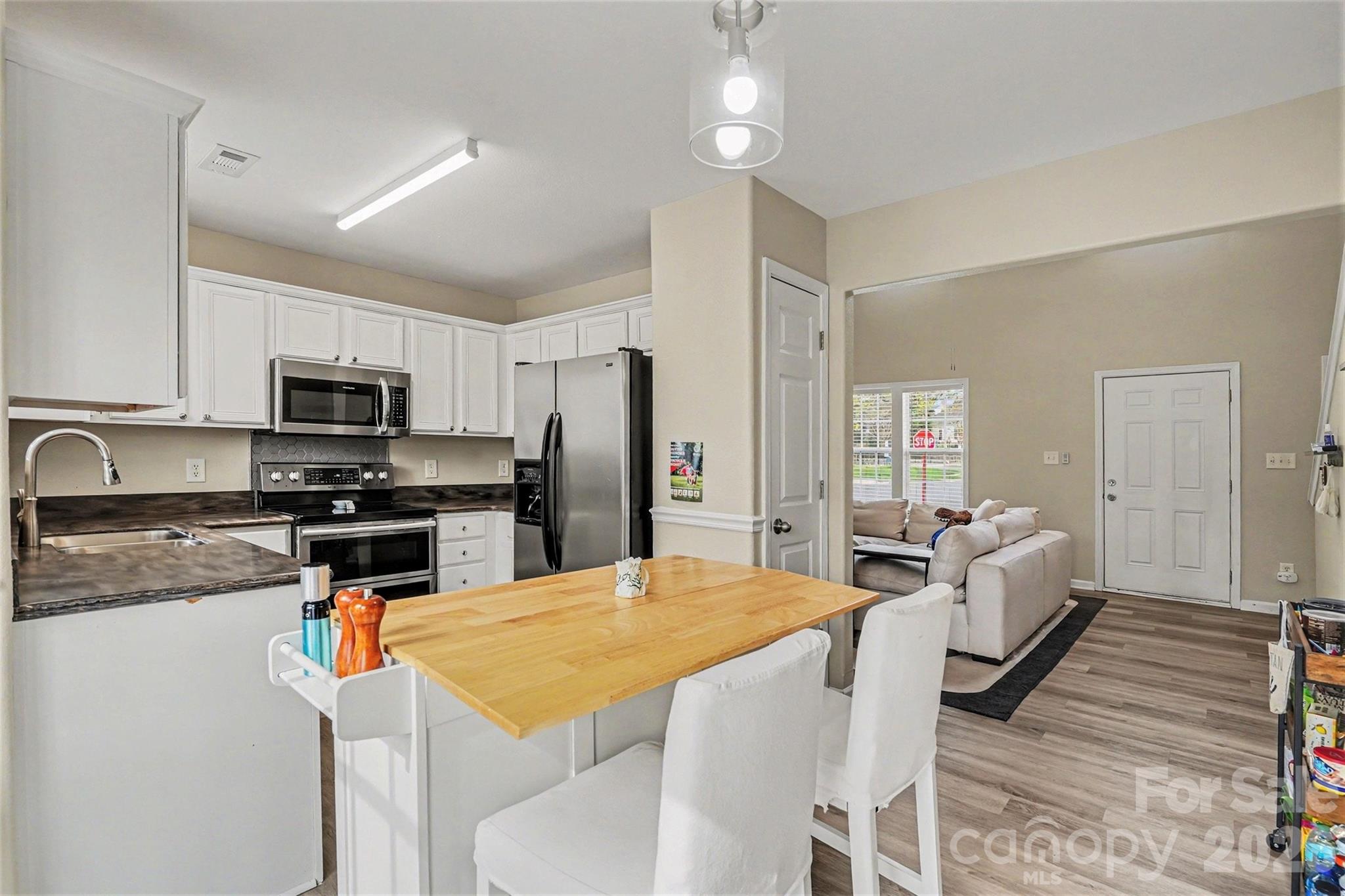 5504 Waverly Lynn Lane — Charlotte